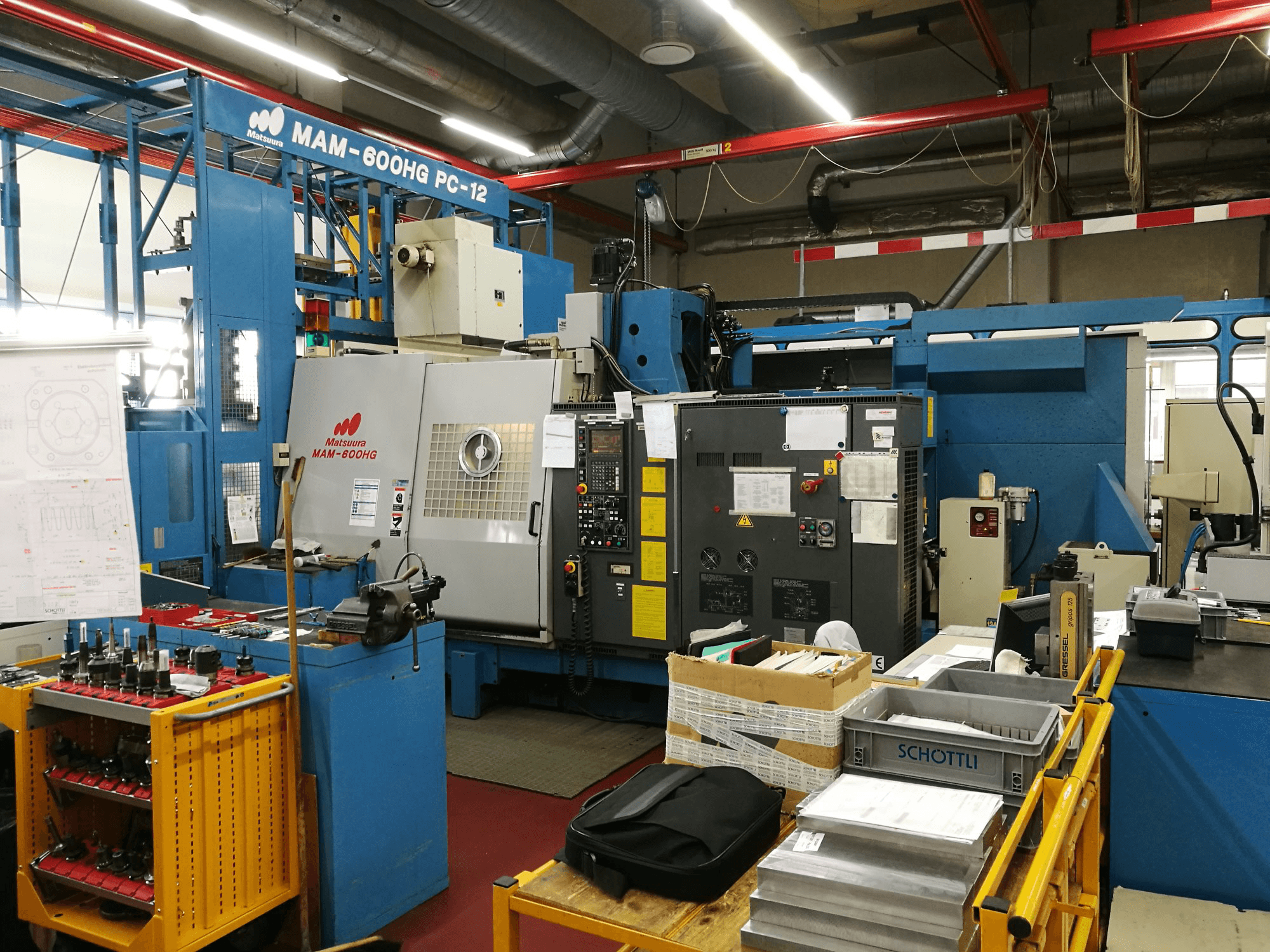 Vooraanzicht van Matsuura MAM 600HG PC-12 machine