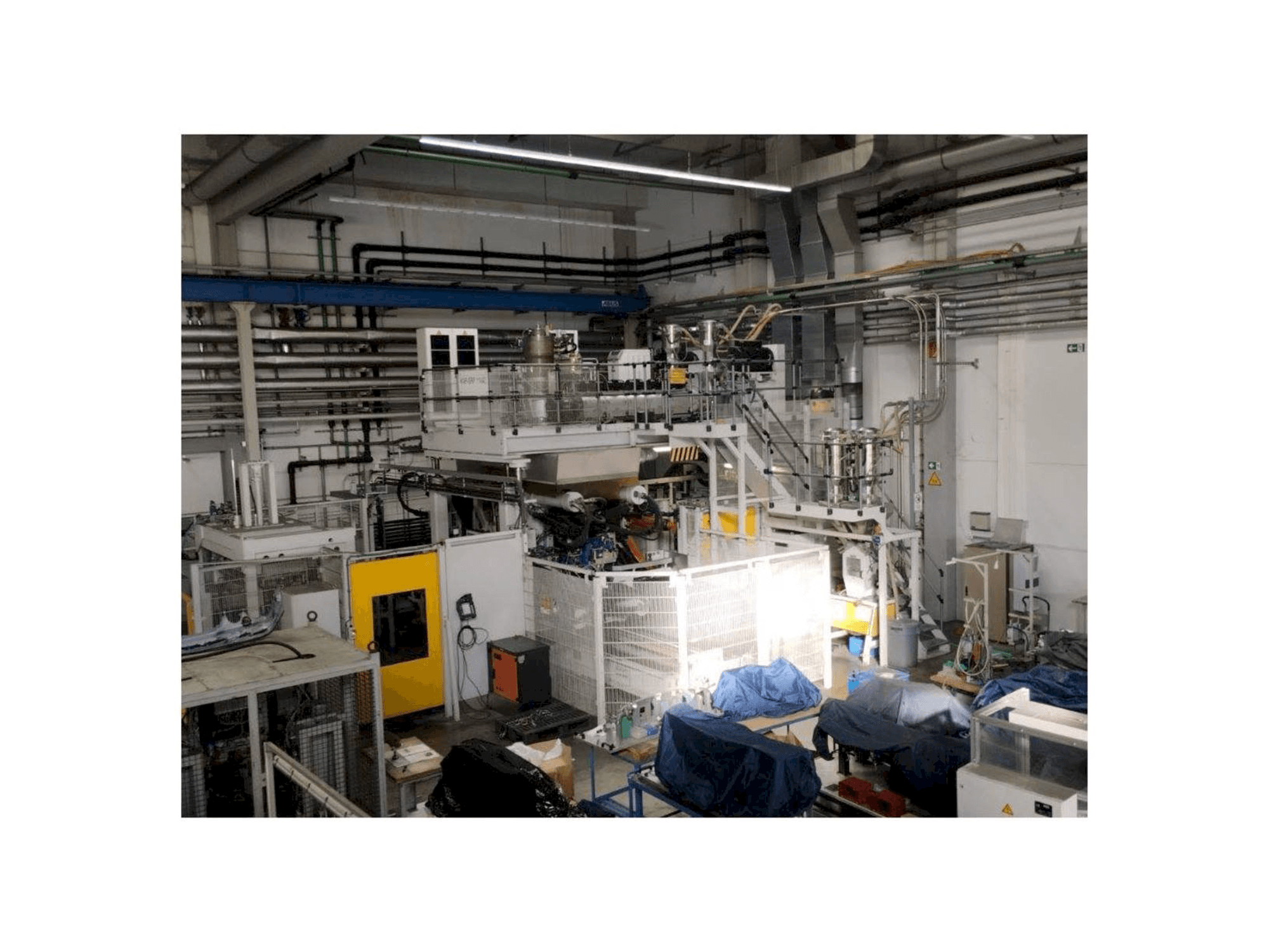 Vooraanzicht van EXTRAPLAST 140to machine