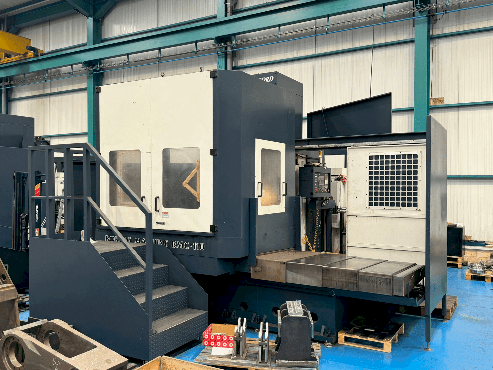 Vooraanzicht van Johnford BMC 110 machine