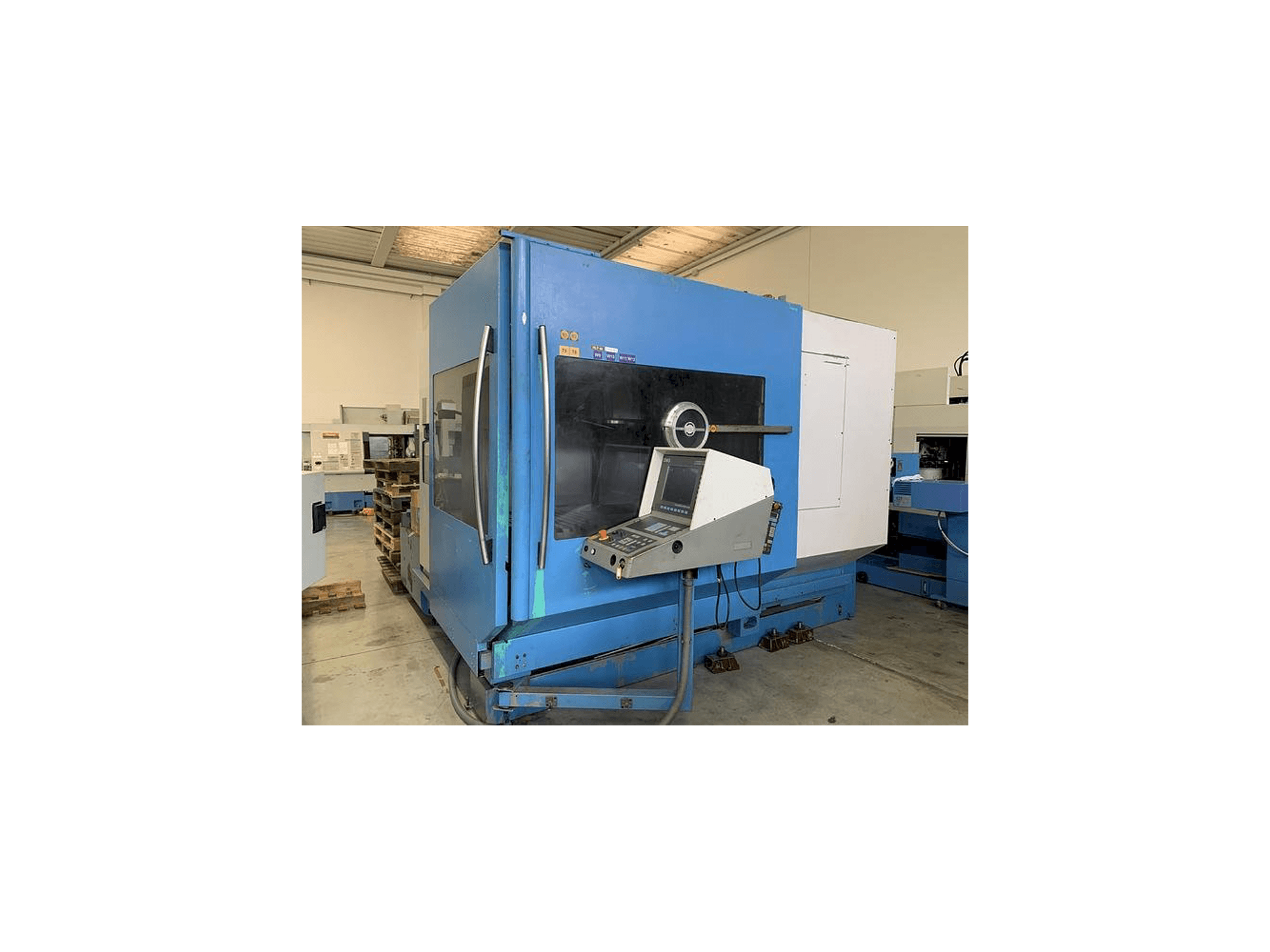 Vooraanzicht van DECKEL MAHO DMU 80 machine