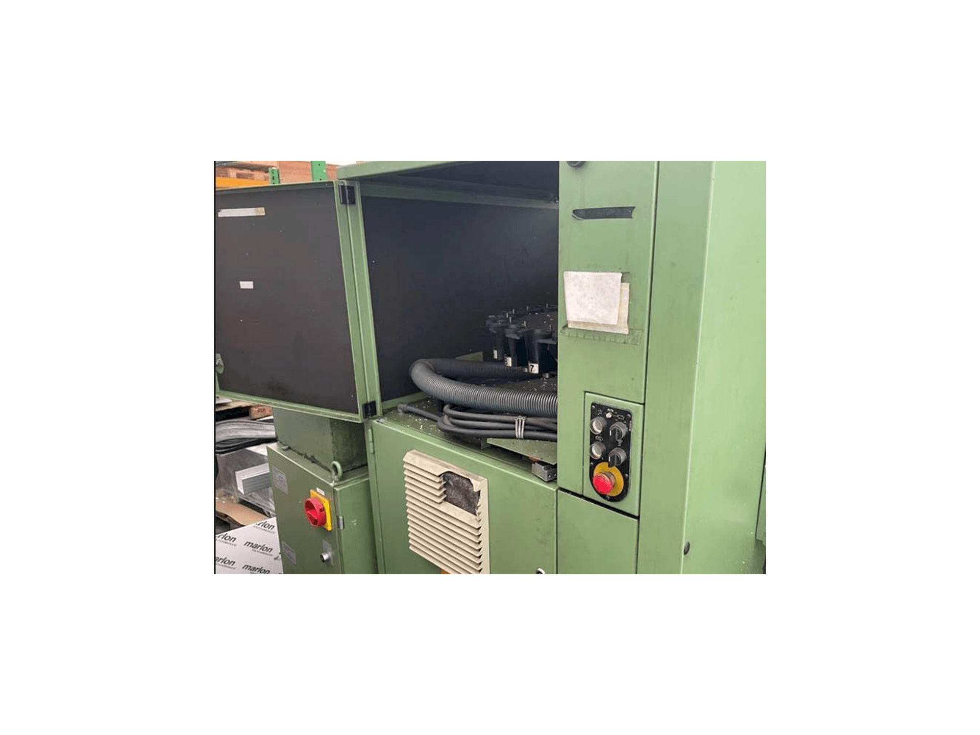 Vooraanzicht van DECKEL FP4AT machine