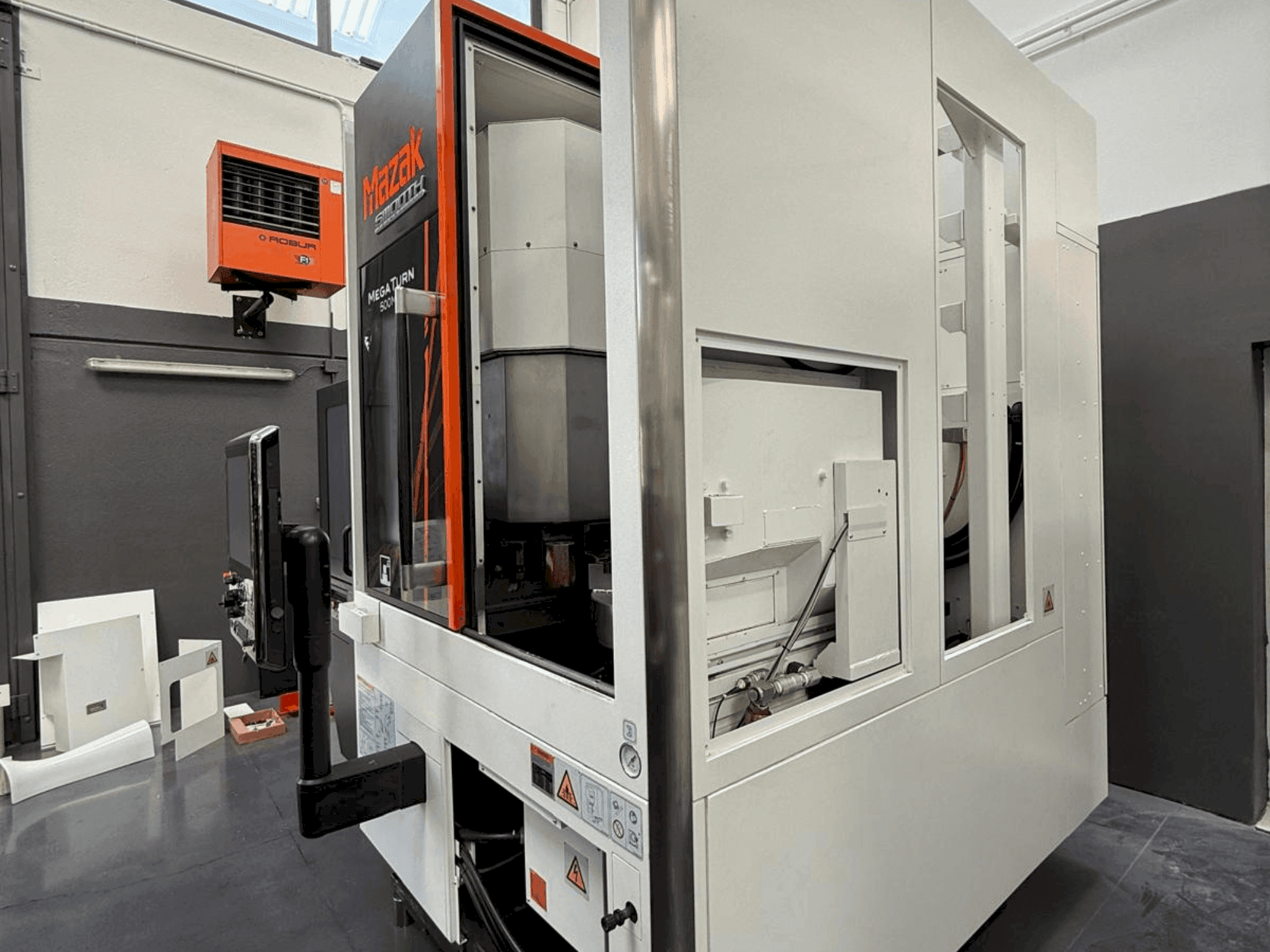 Vooraanzicht van Mazak Megaturn 500 MS machine