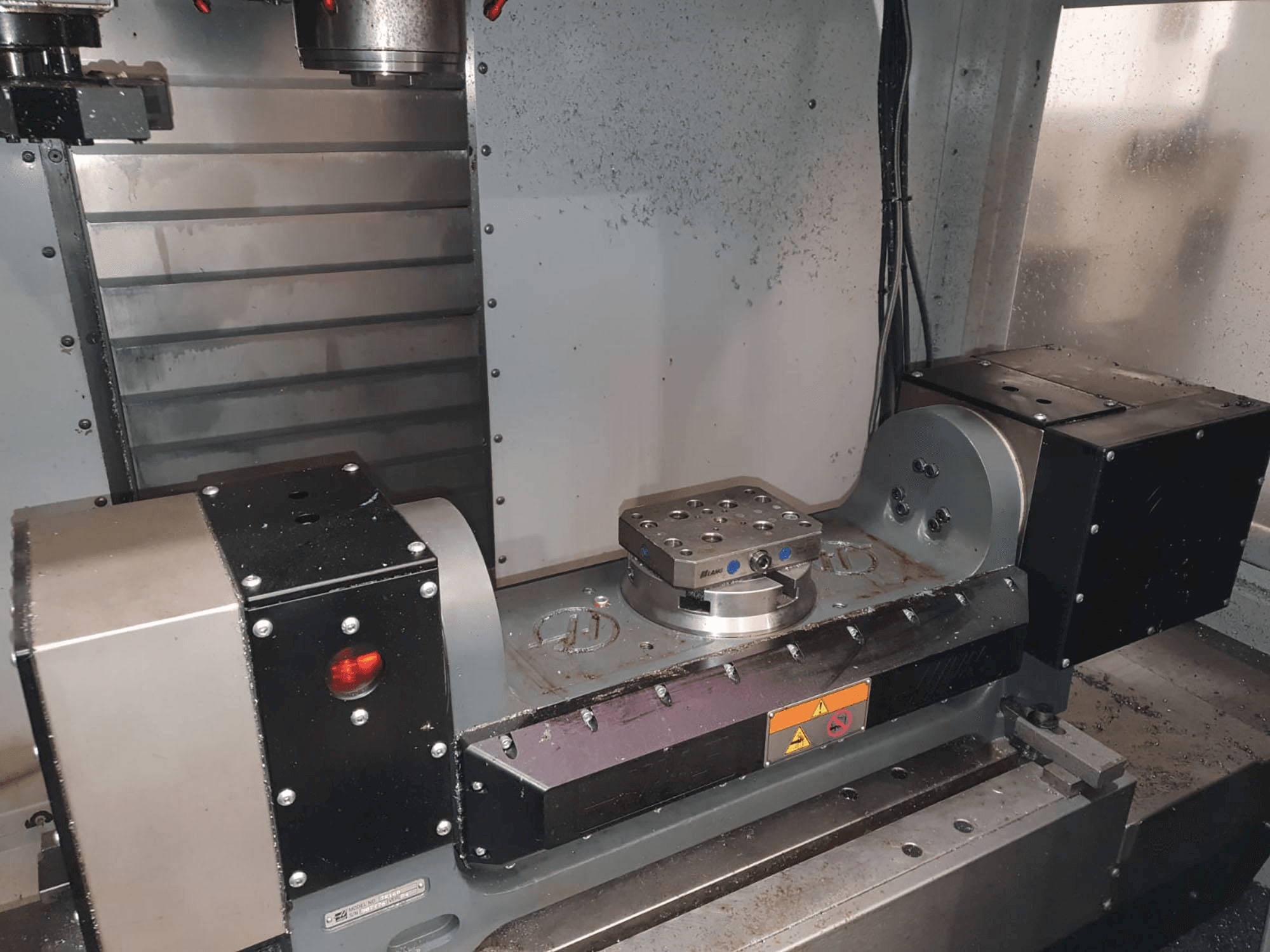 Vooraanzicht van HAAS TR160 machine