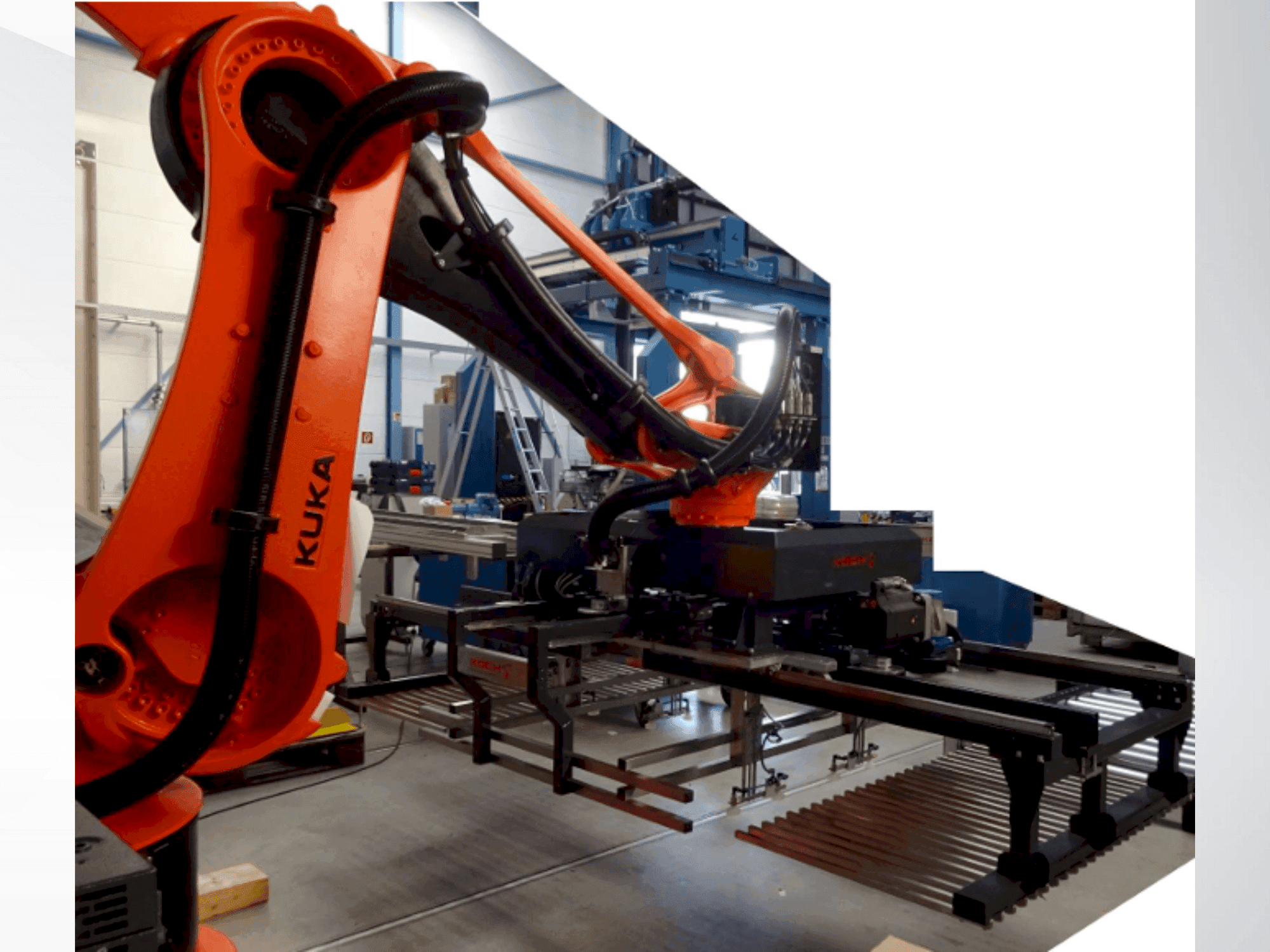 Vooraanzicht van KUKA KR 700 PA machine