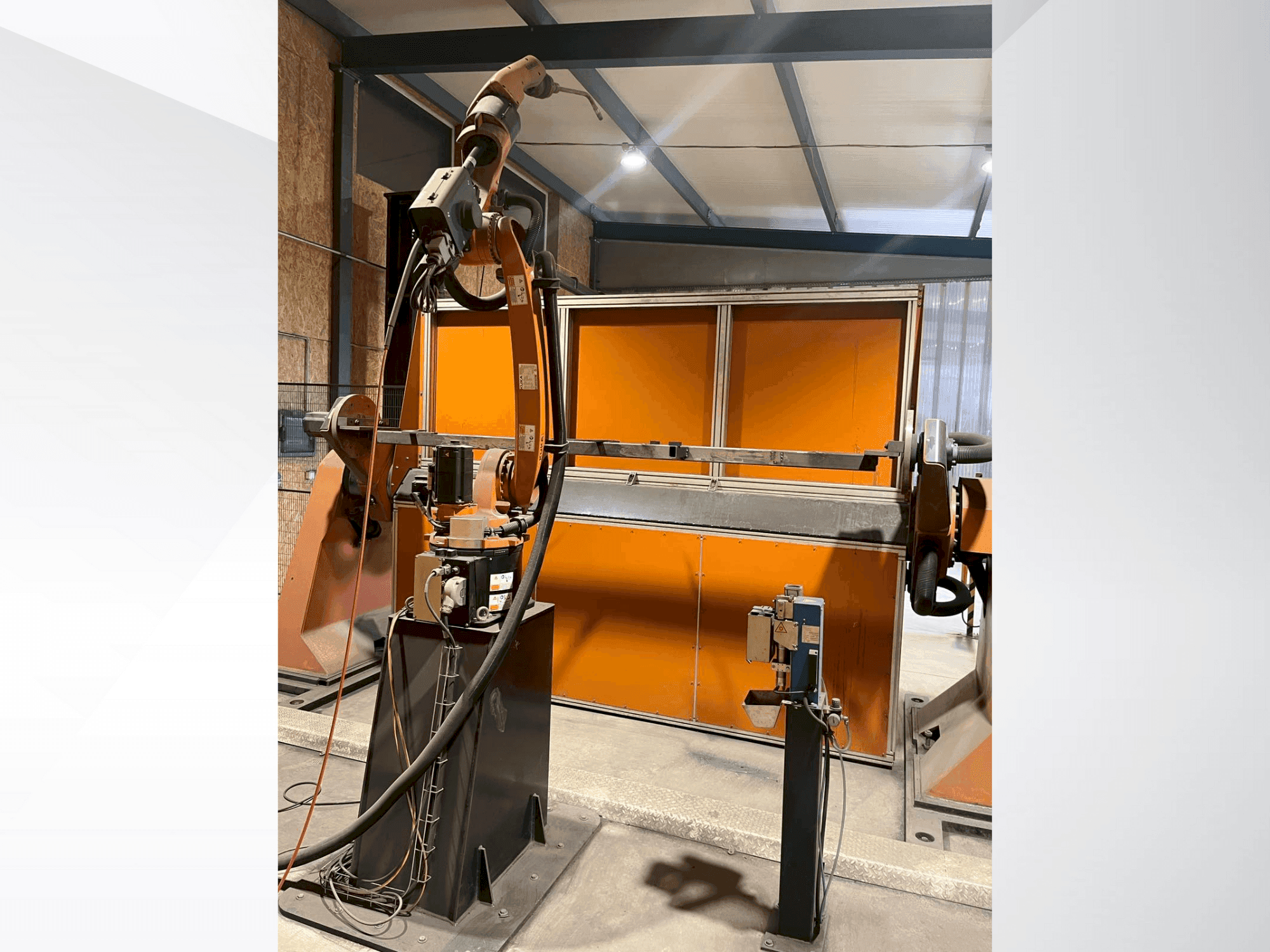 Vooraanzicht van KUKA KR8 R2100-2 arc HW machine