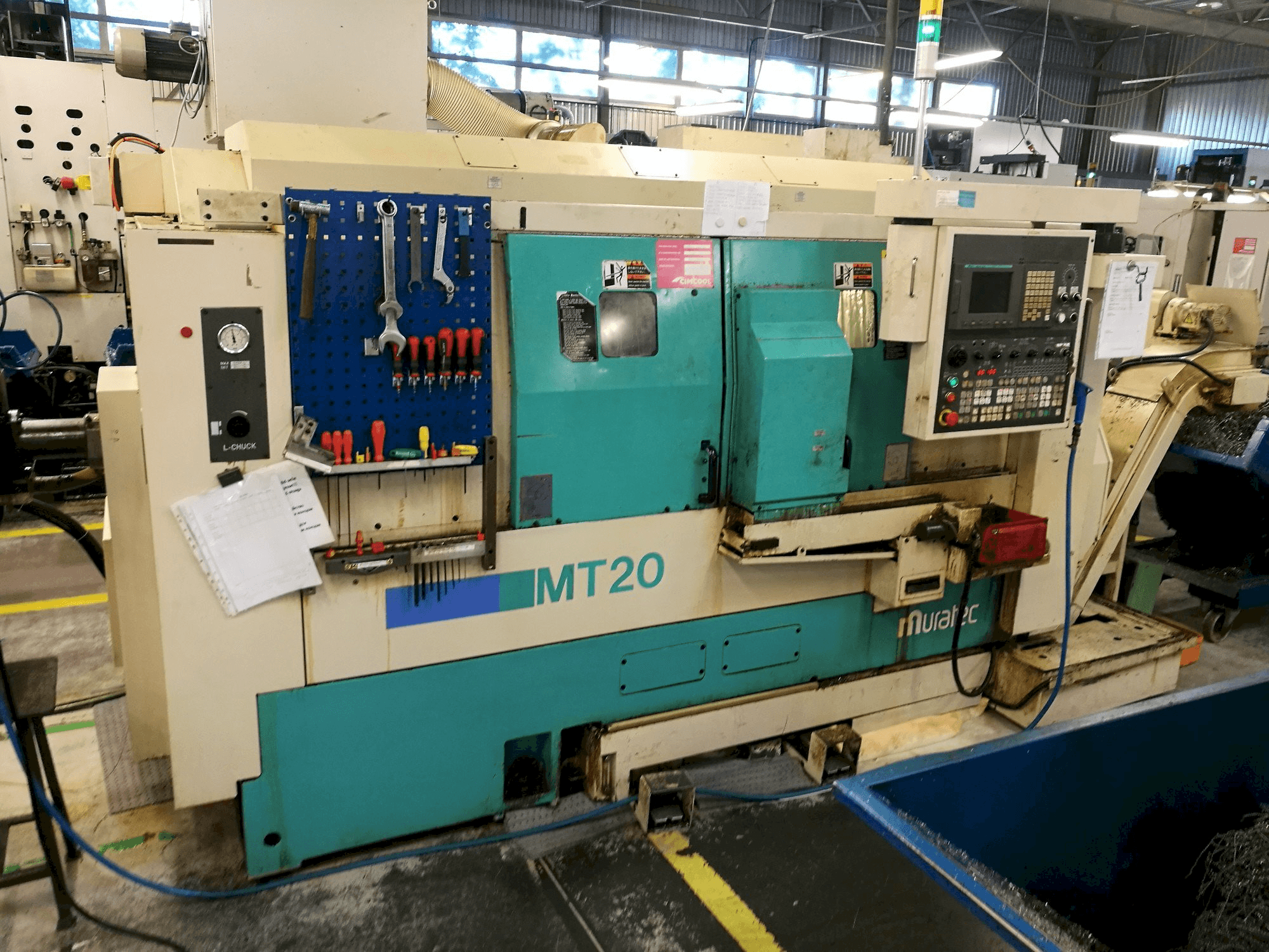 Vooraanzicht van Muratec MT20 machine