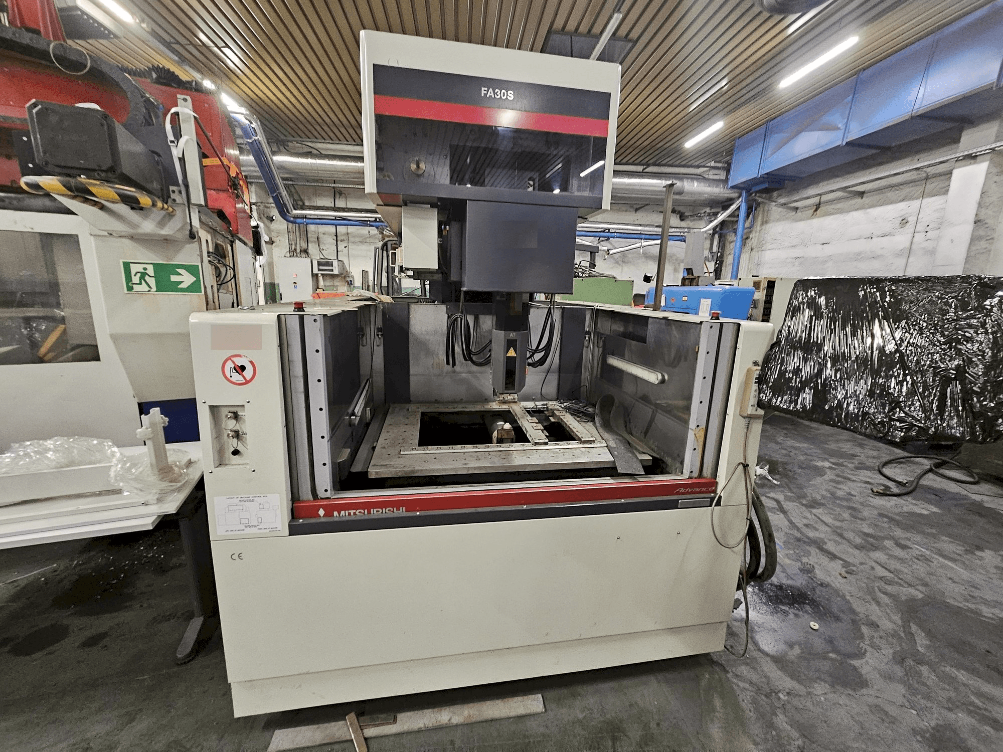 Vooraanzicht van Mitsubishi FA30VM machine