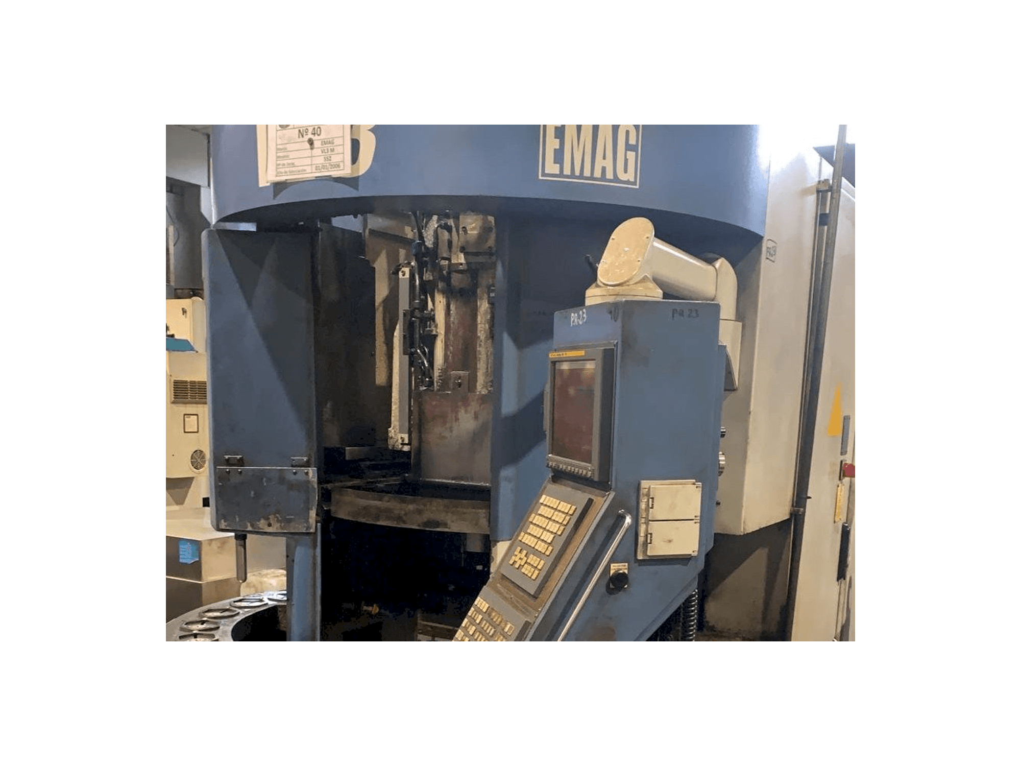 Vooraanzicht van EMAG VL 3 machine