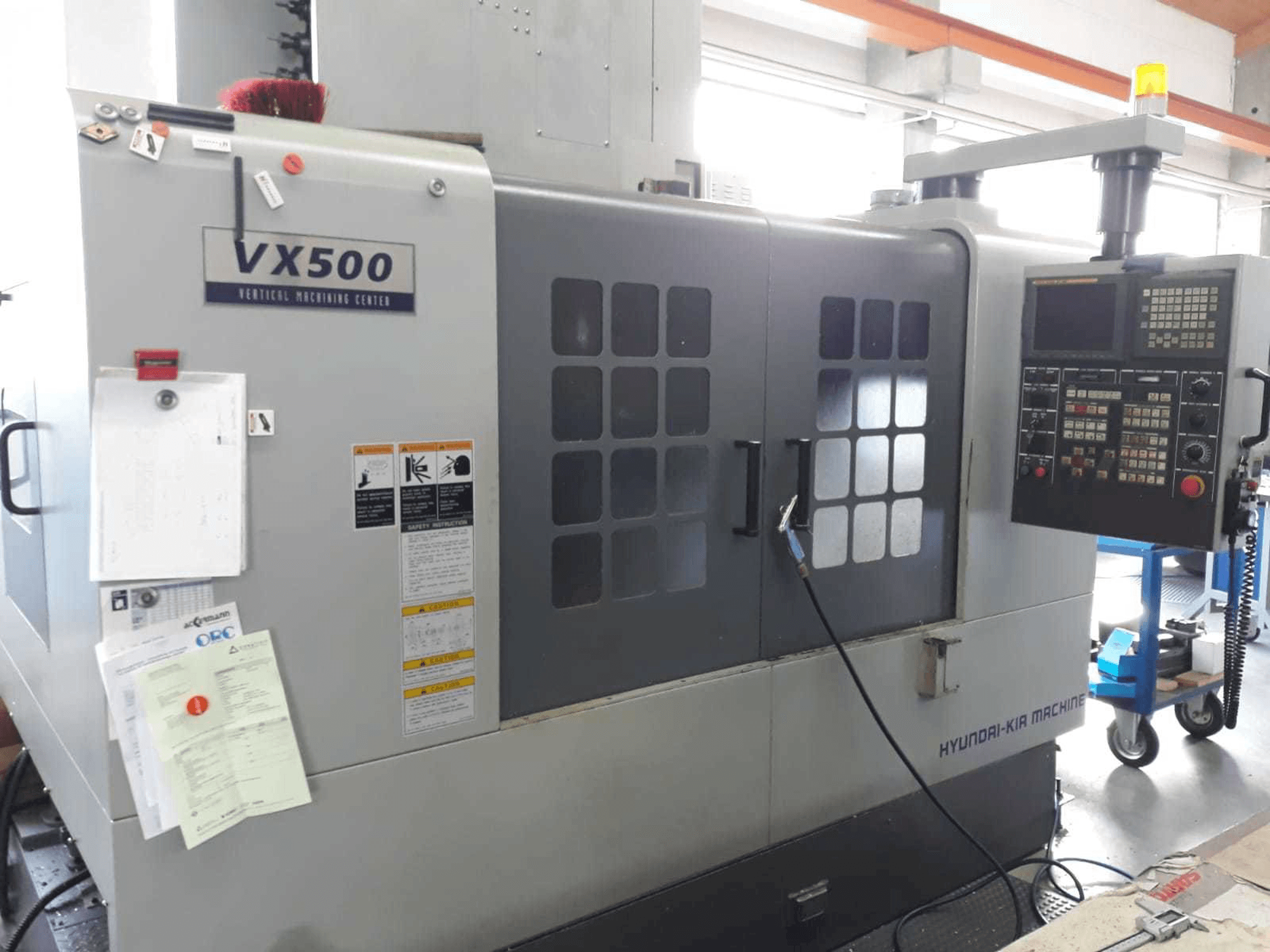 Vooraanzicht van Hyundai Kia VX500 machine