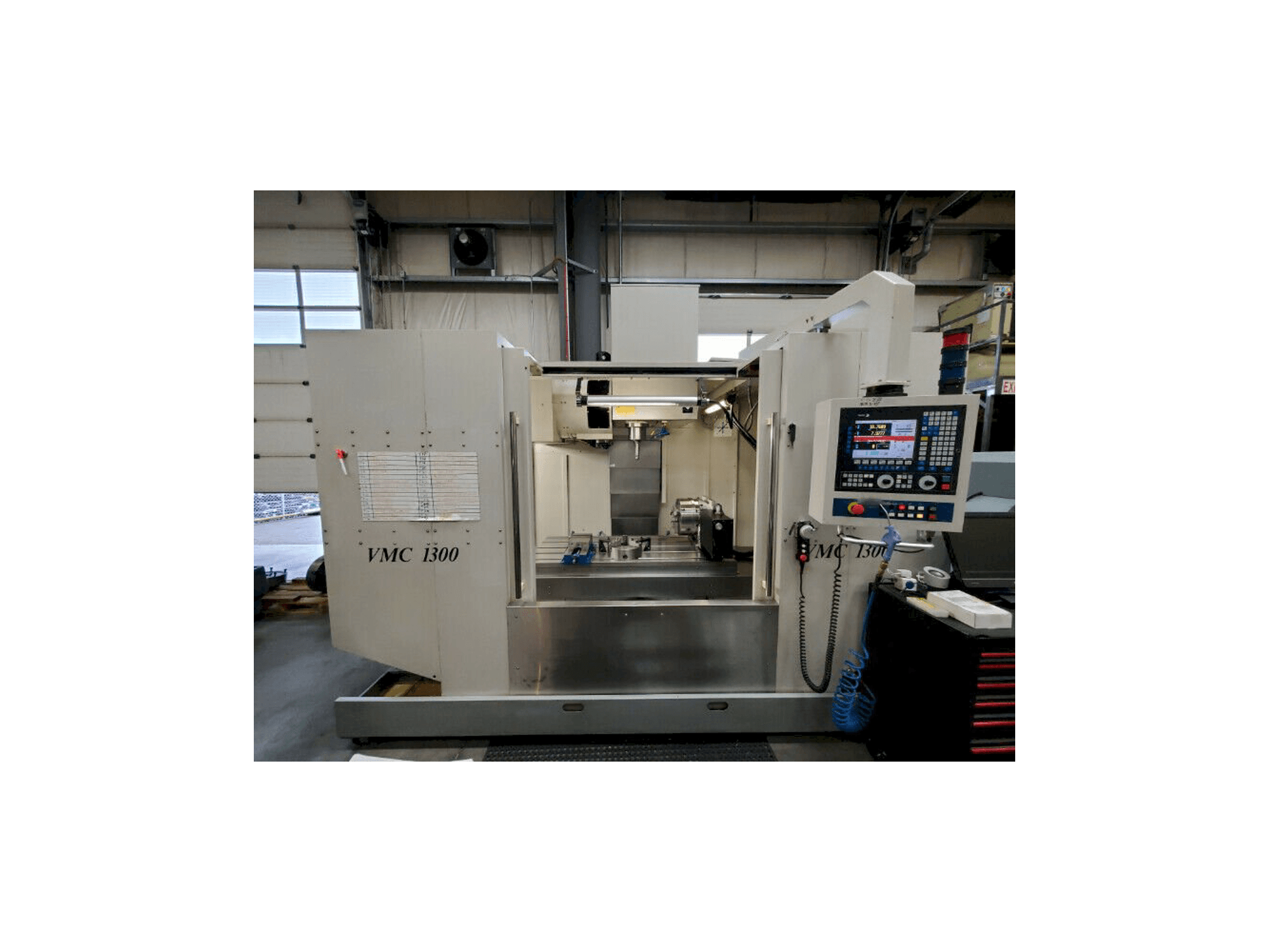 Vooraanzicht van Modern Microcut VMC 1300 machine