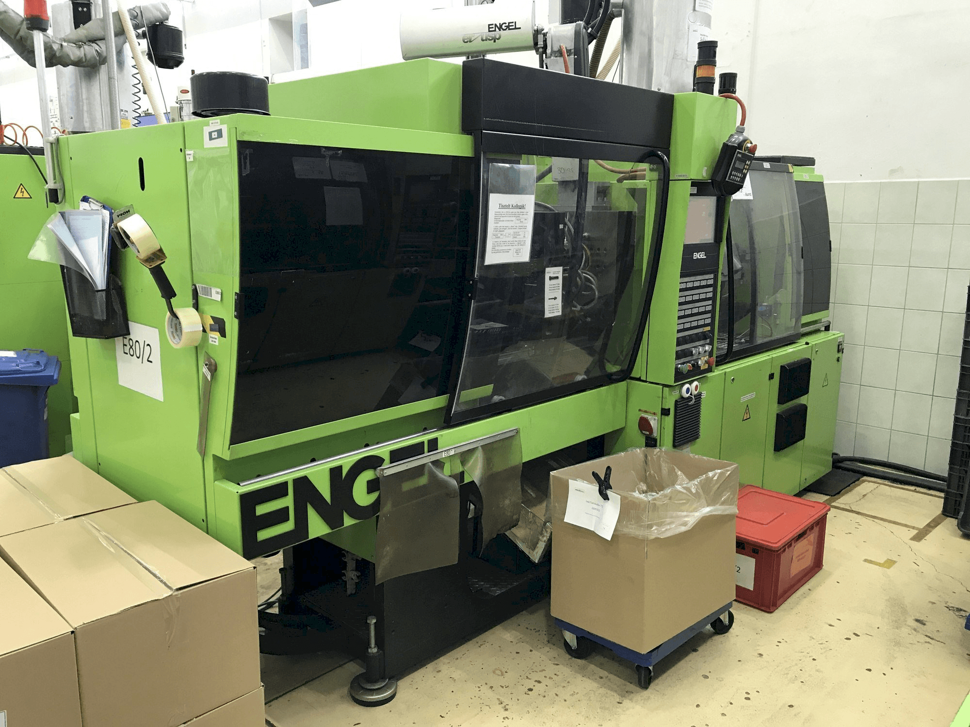 Vooraanzicht van ENGEL VC 330/80 Tech machine