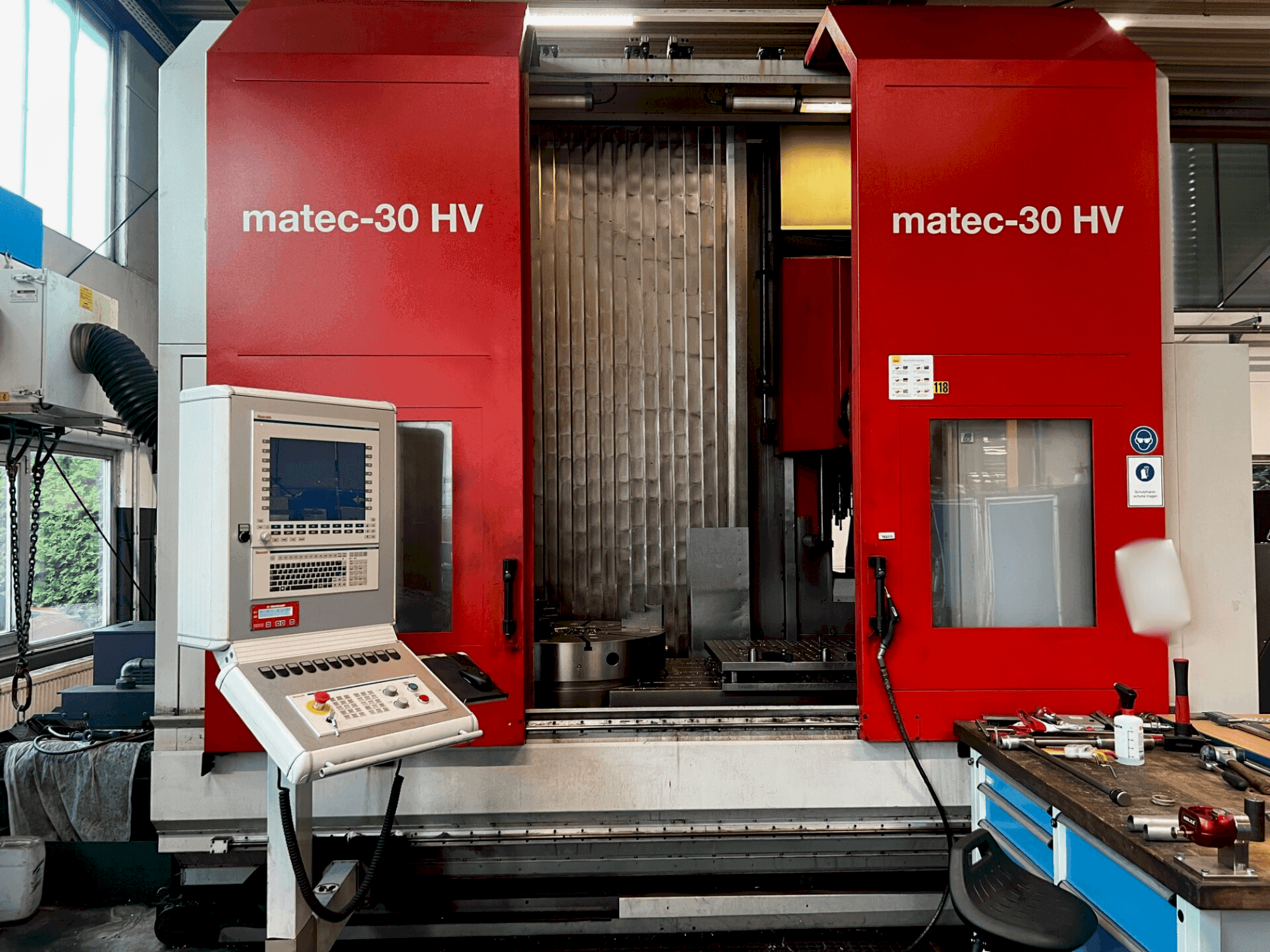 Vooraanzicht van Matec 30 HV machine