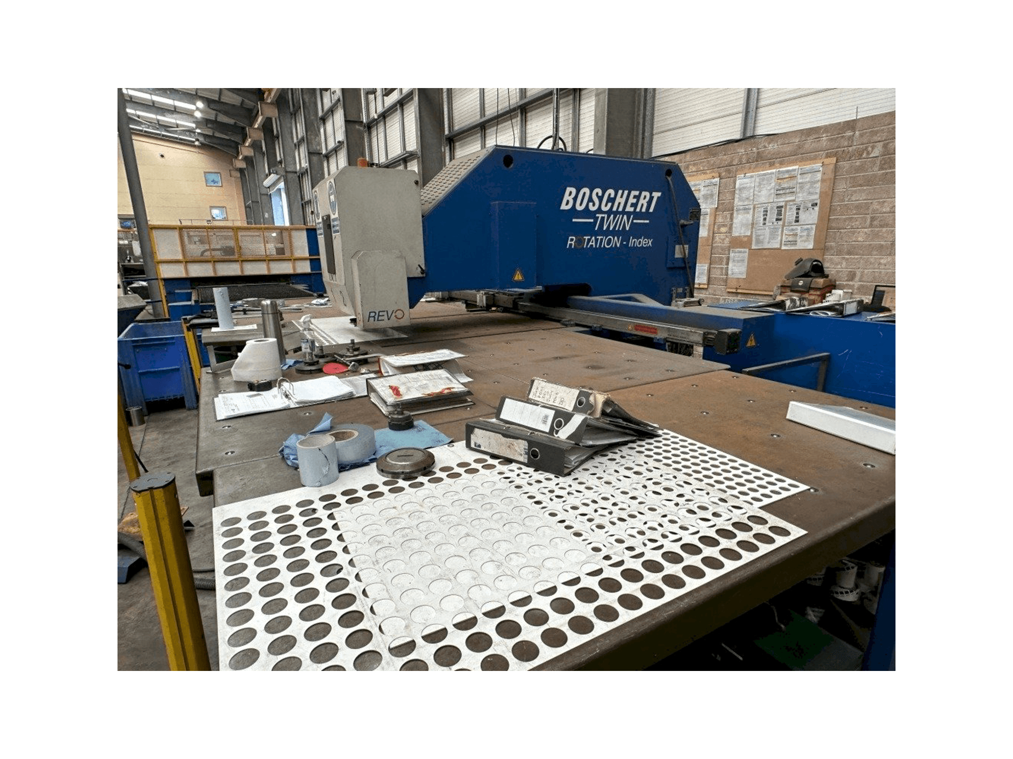 Vooraanzicht van Boschert Twin 1000 Inde machine