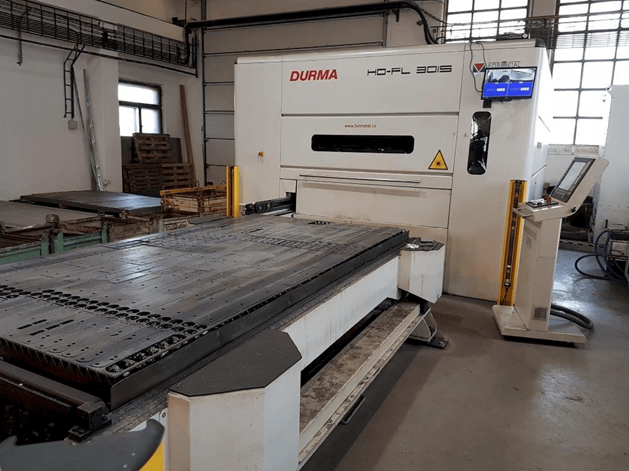 Vooraanzicht van Durma HD-FL 3015 L machine