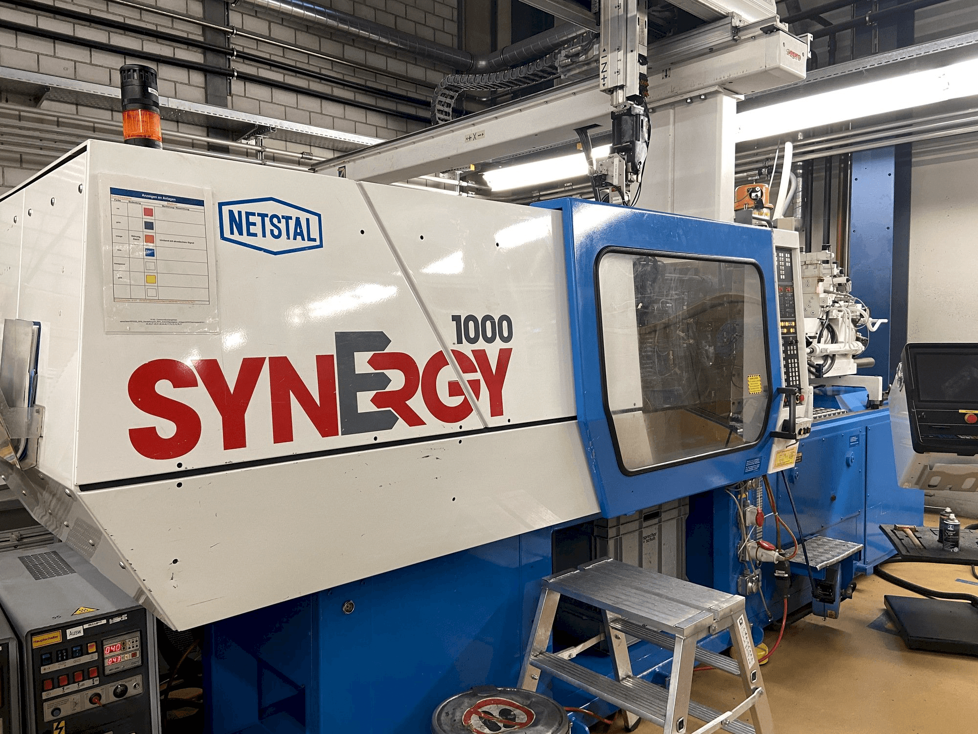 Vooraanzicht van Netstal Synergy 1000-230 machine