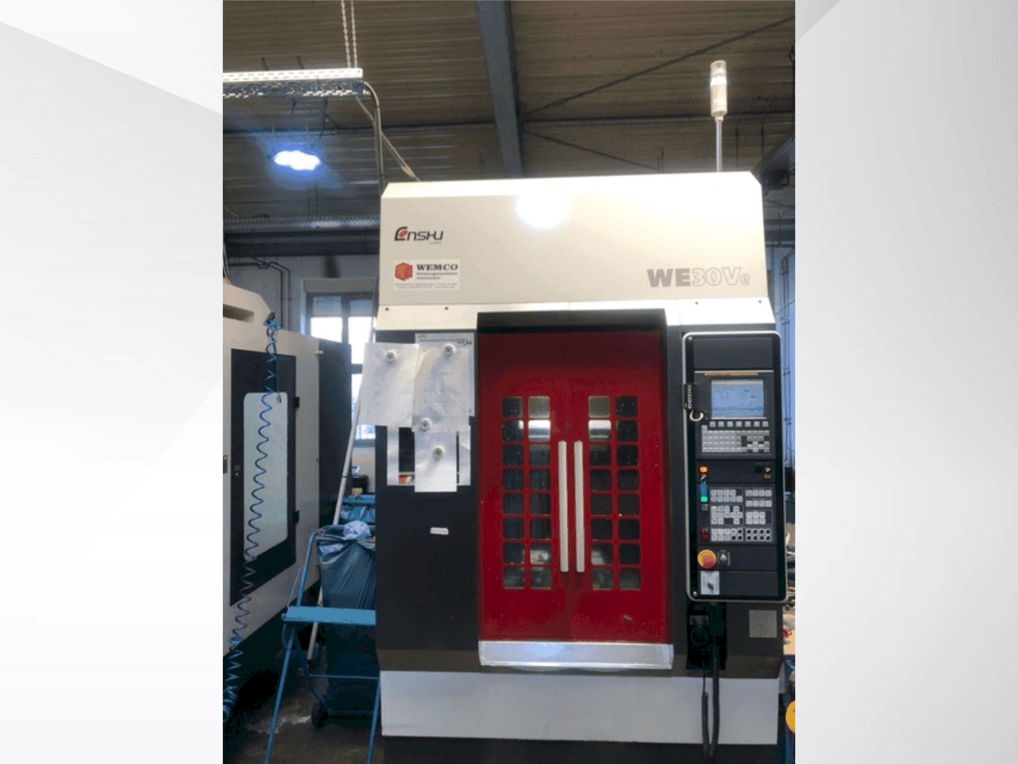 Vooraanzicht van Enshu WE30Ve machine