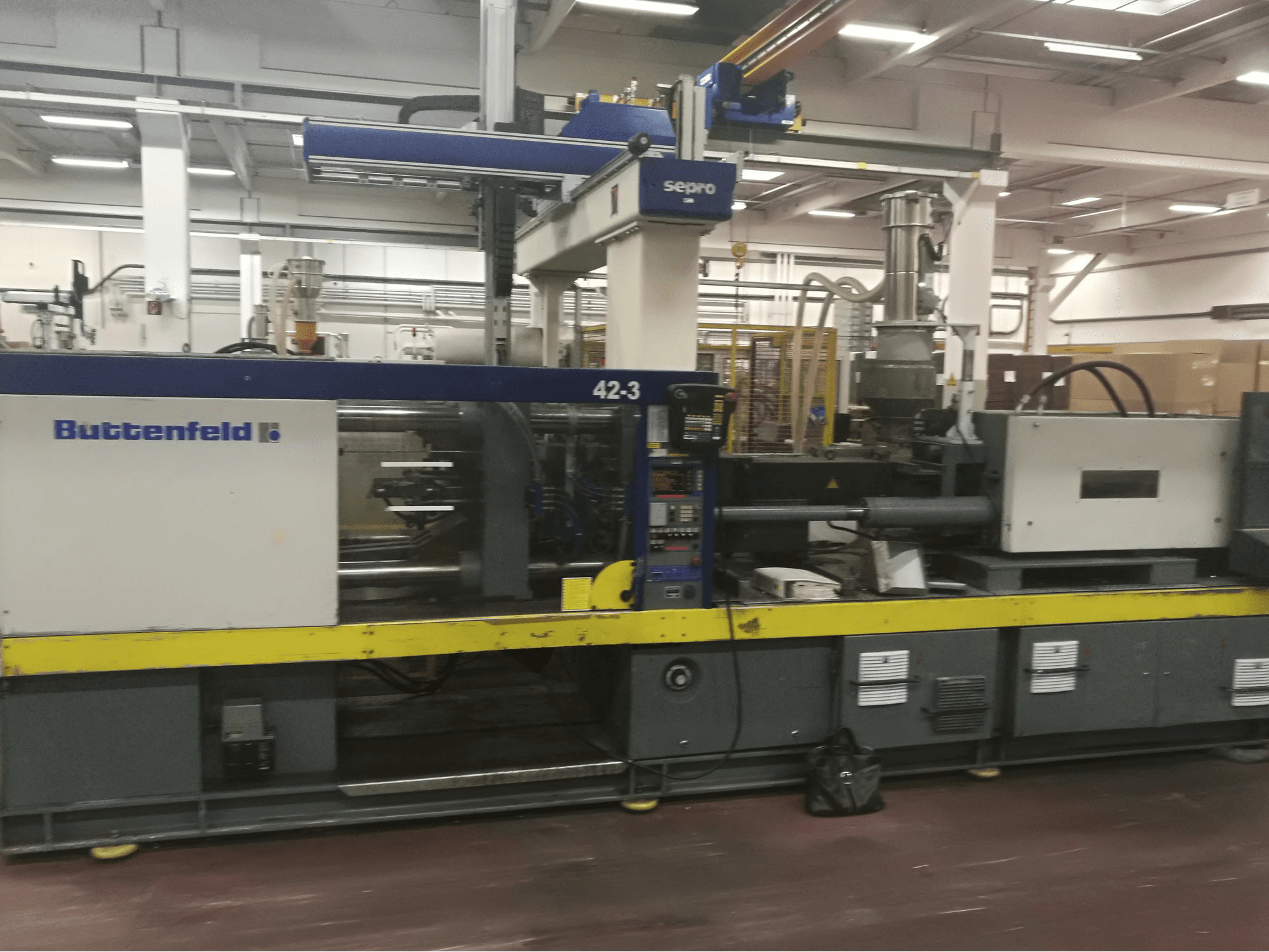 Vooraanzicht van Battenfeld BKT 2500/1250 machine