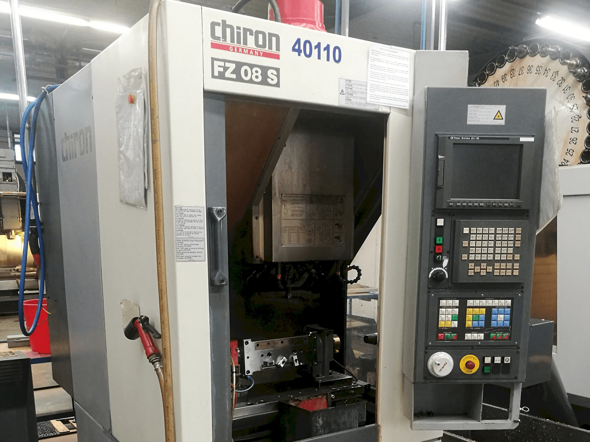 Vooraanzicht van CHIRON FZ08S machine