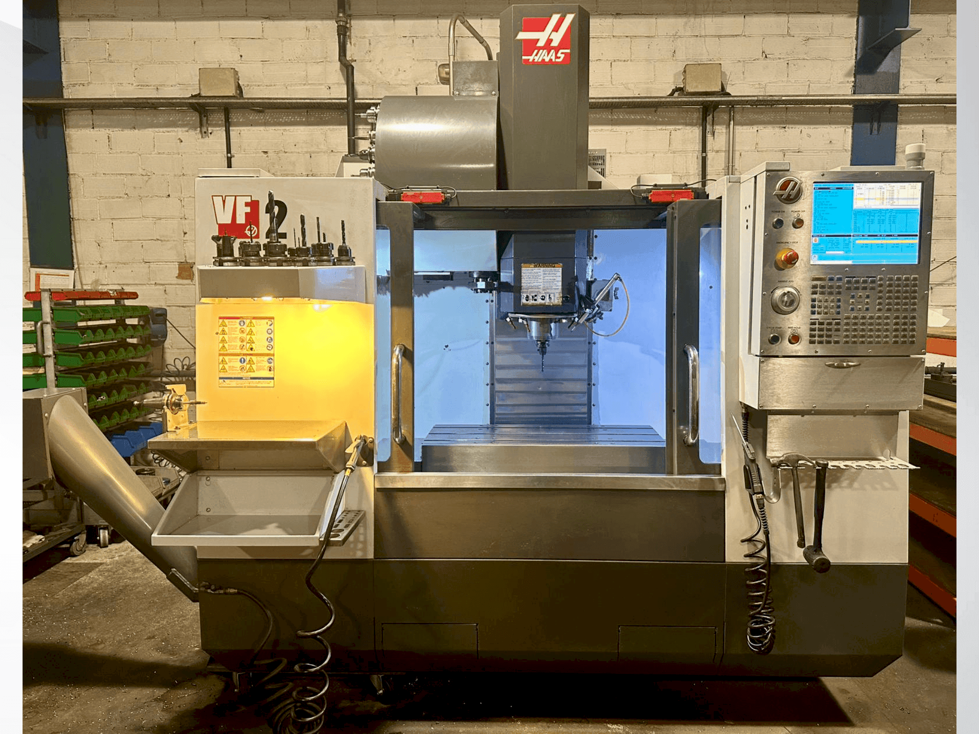 Vooraanzicht van HAAS VF-2 machine