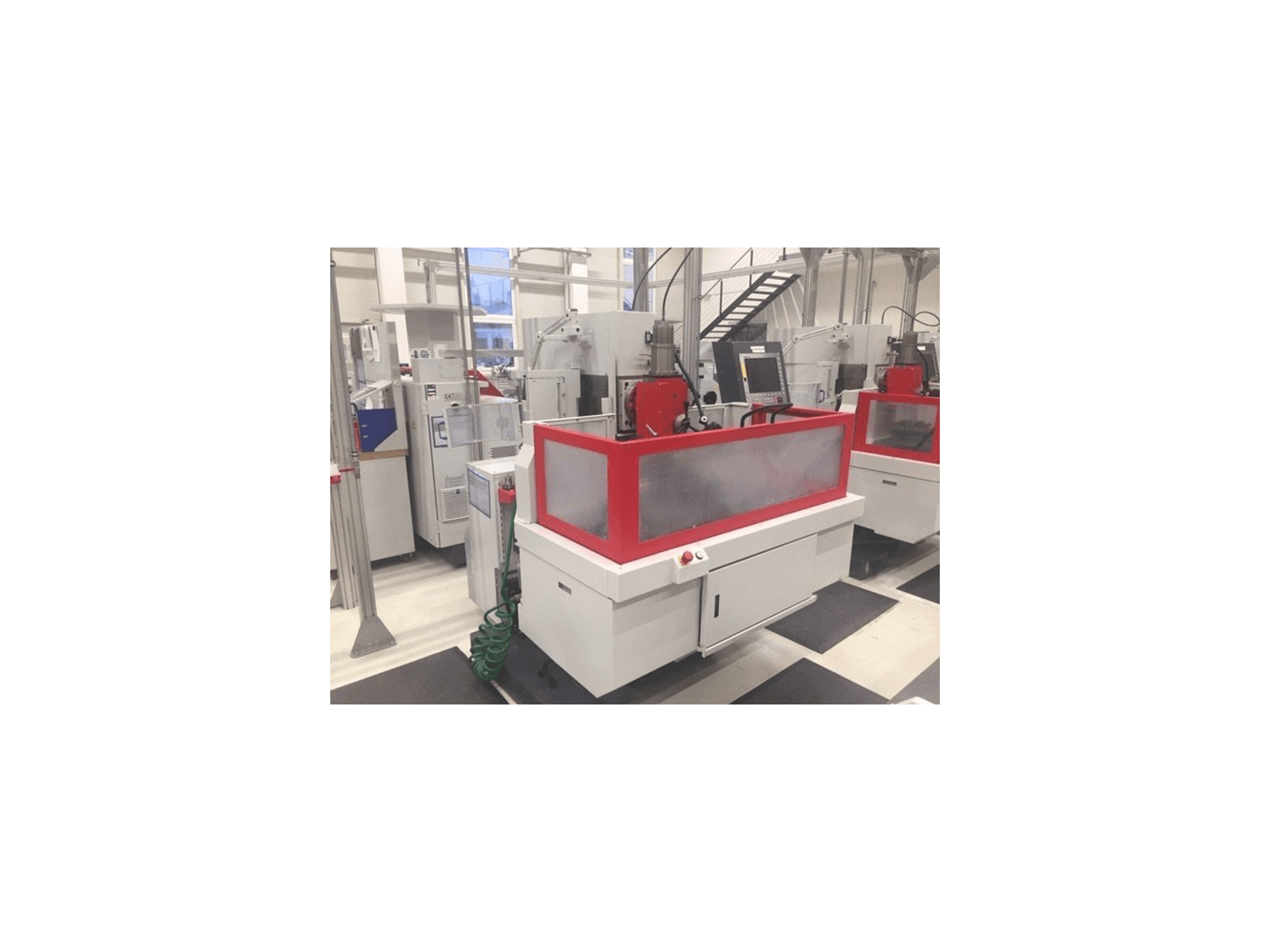 Vooraanzicht van EMCO Emcomat FB-450 MC machine