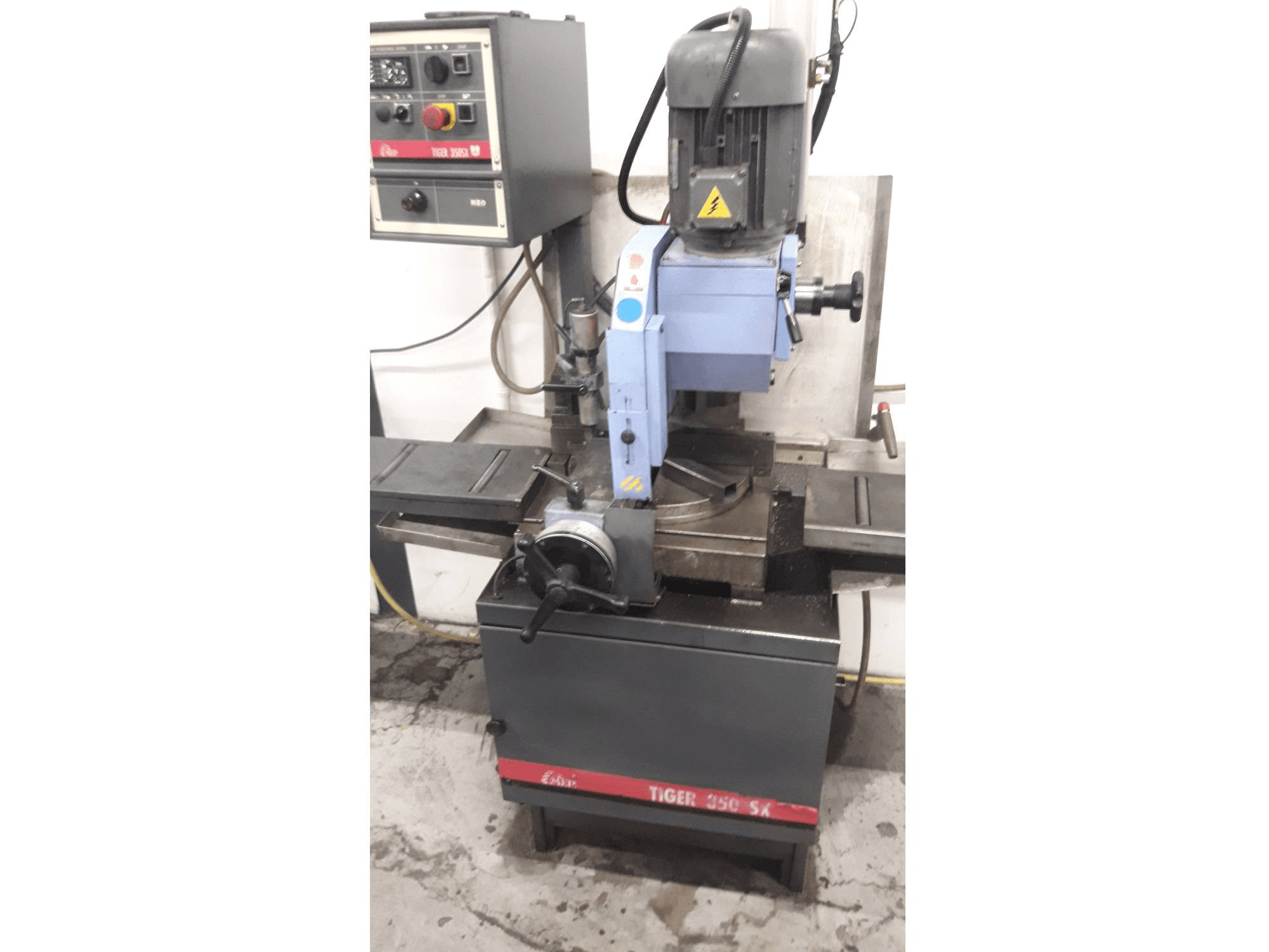 Vooraanzicht van MEP TIGER 350SX machine