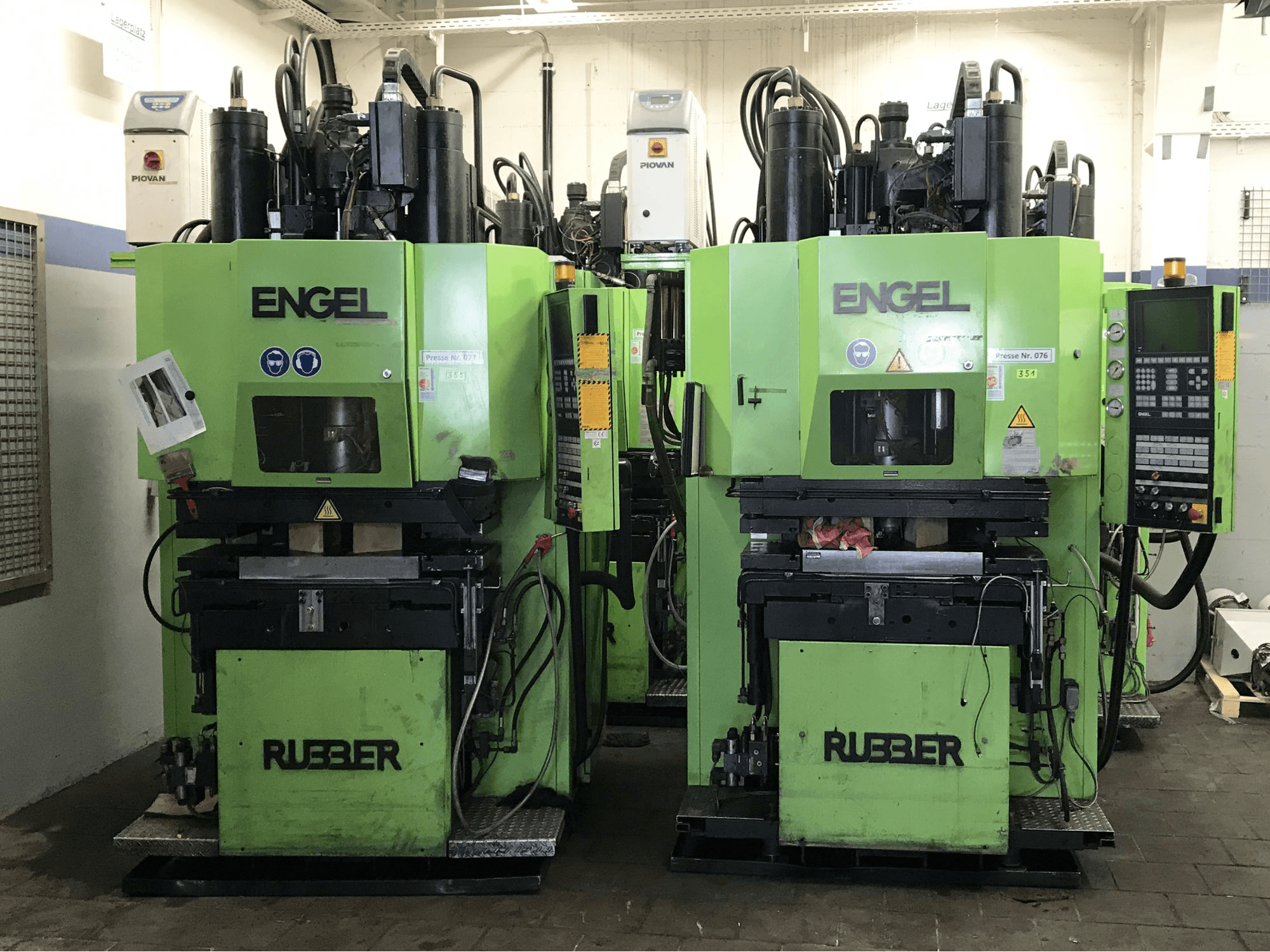 Vooraanzicht van ENGEL ES 200/45 VHTL machine