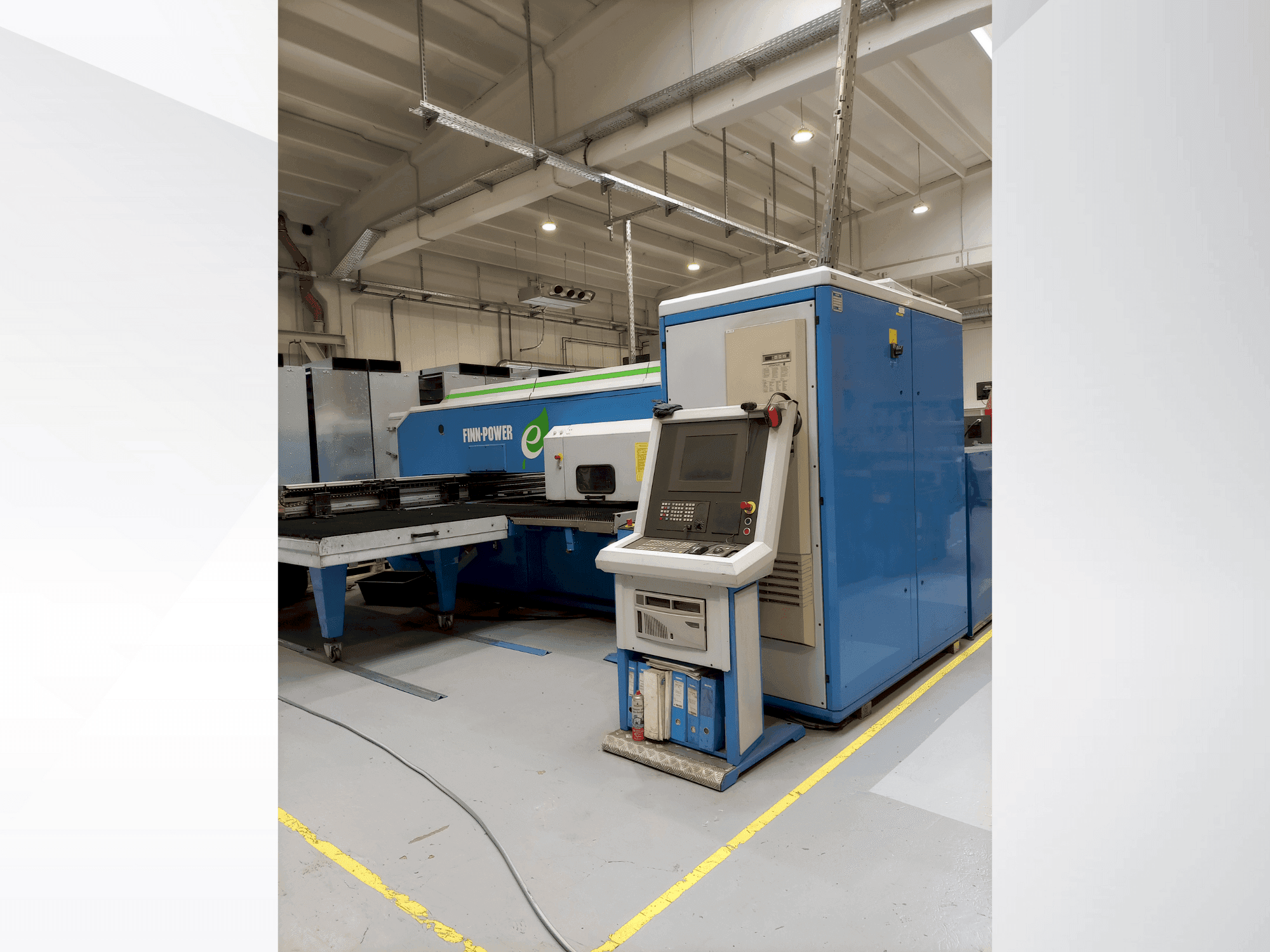 Vooraanzicht van Finn-Power E5 U machine