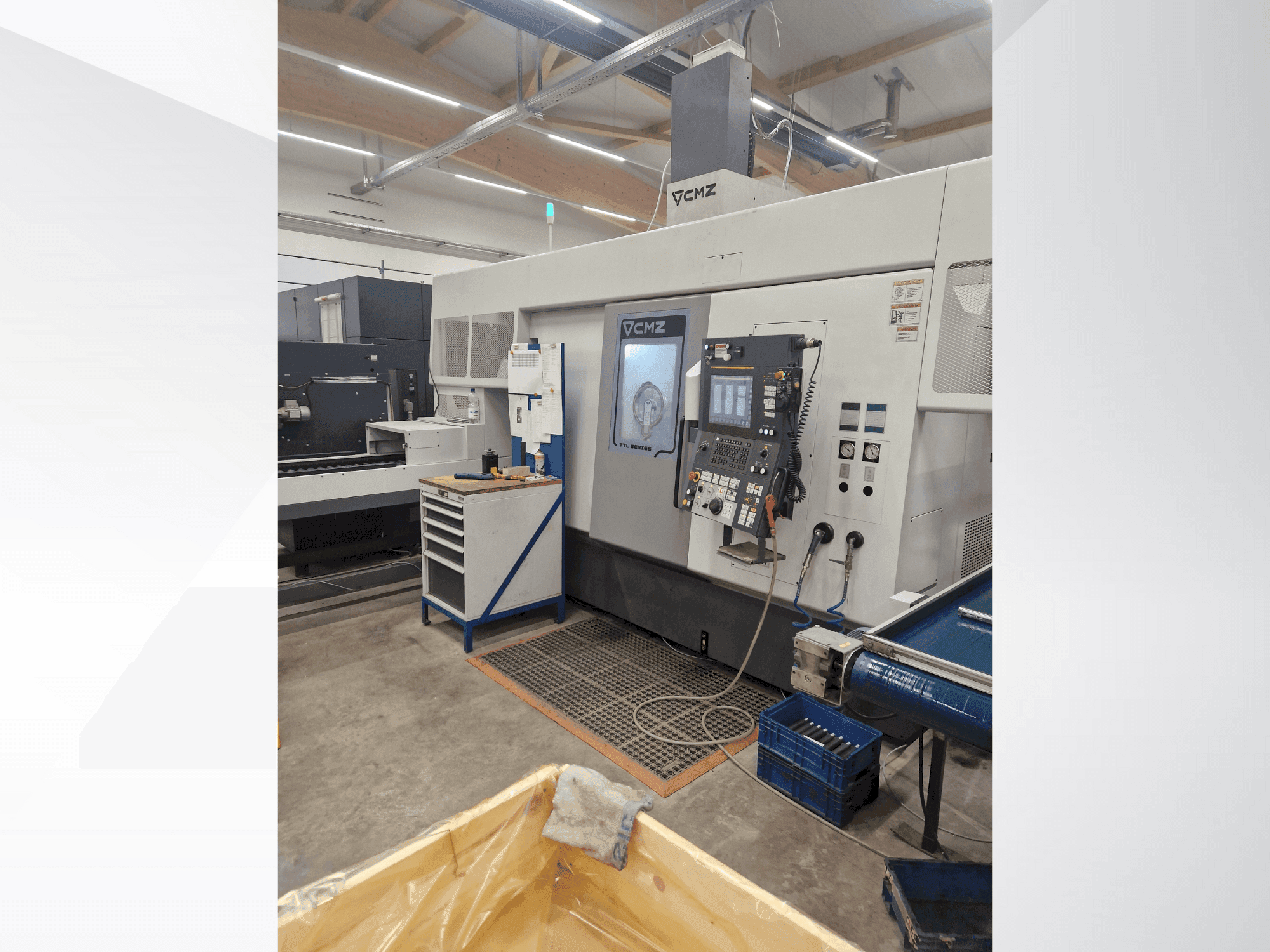 Vooraanzicht van CMZ TTL-66-66-TTY-T2Y machine