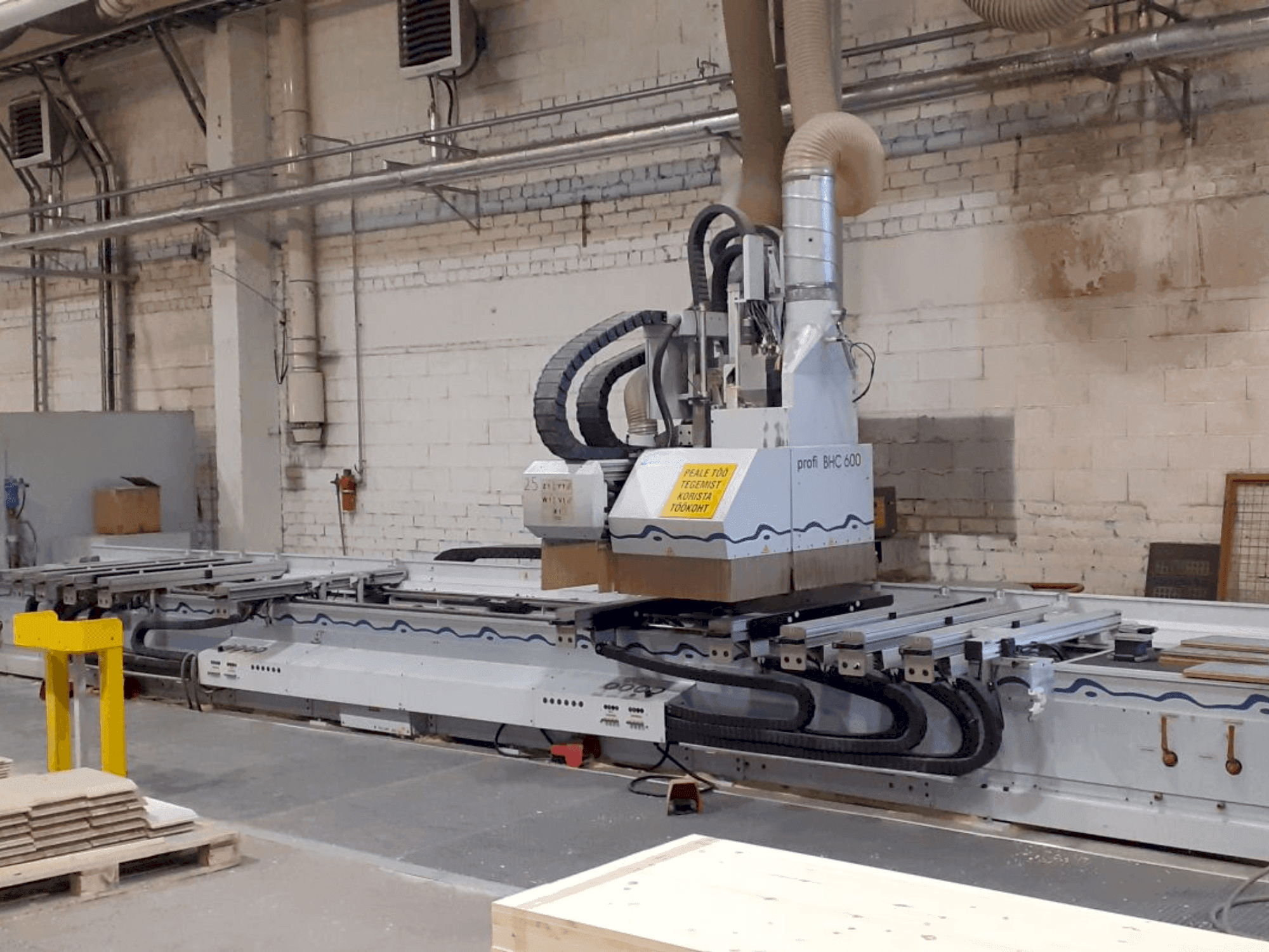 Vooraanzicht van Weeke Profi BHC 600 machine