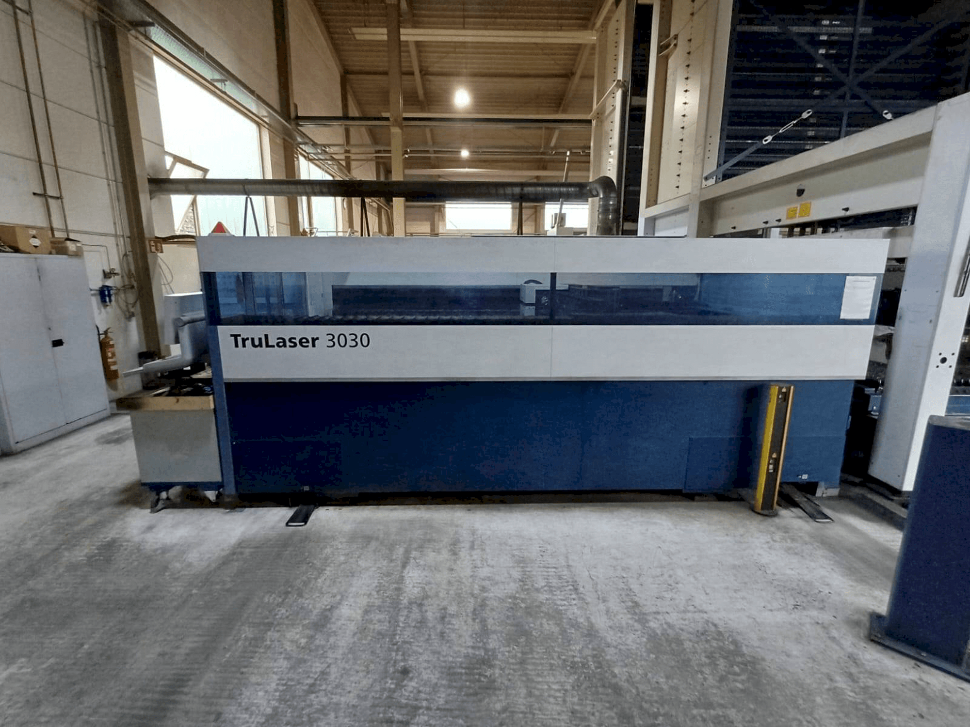 Vooraanzicht van TRUMPF TruLaser 3030 machine