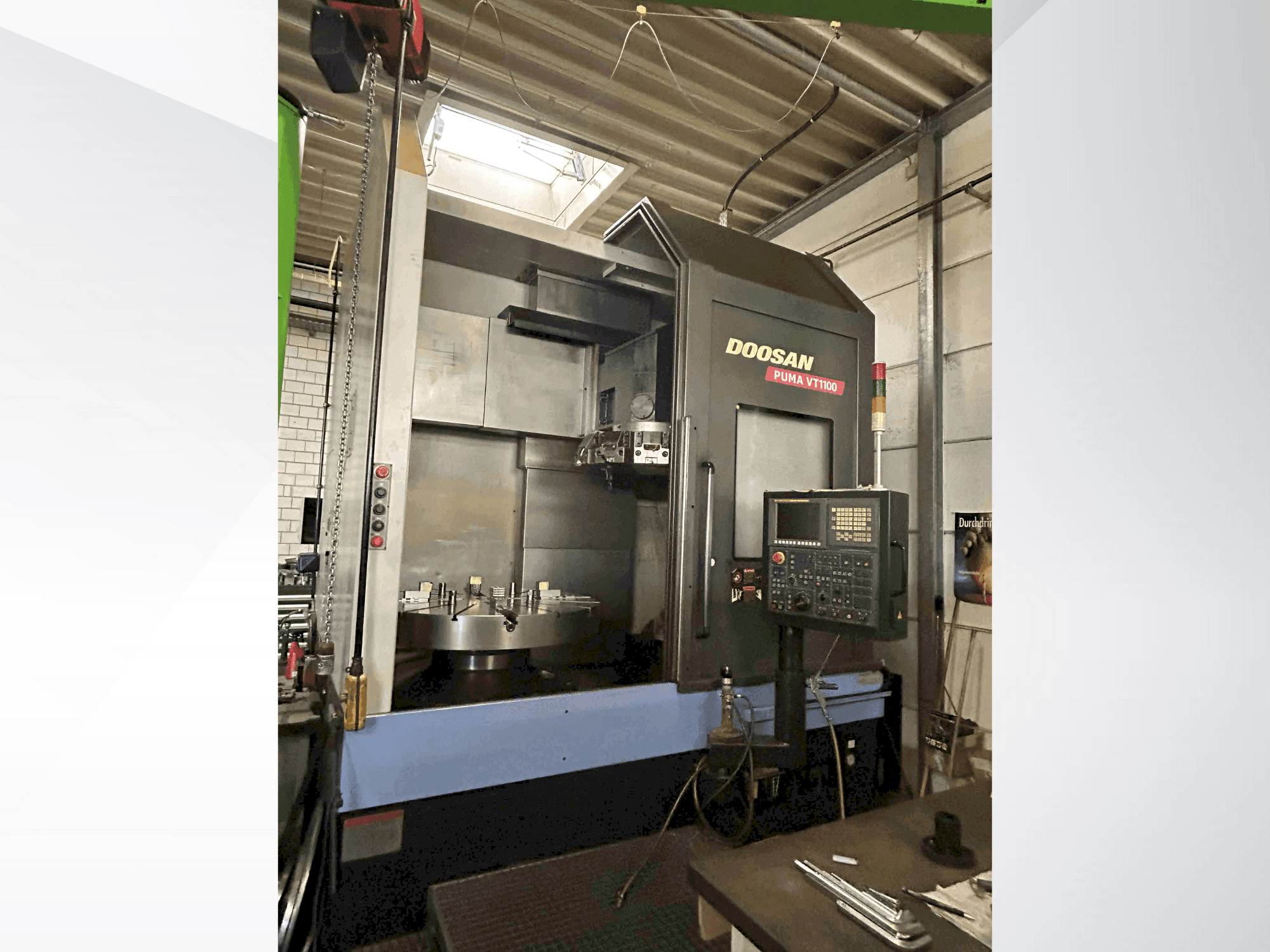 Vooraanzicht van DOOSAN Puma VT1100 machine