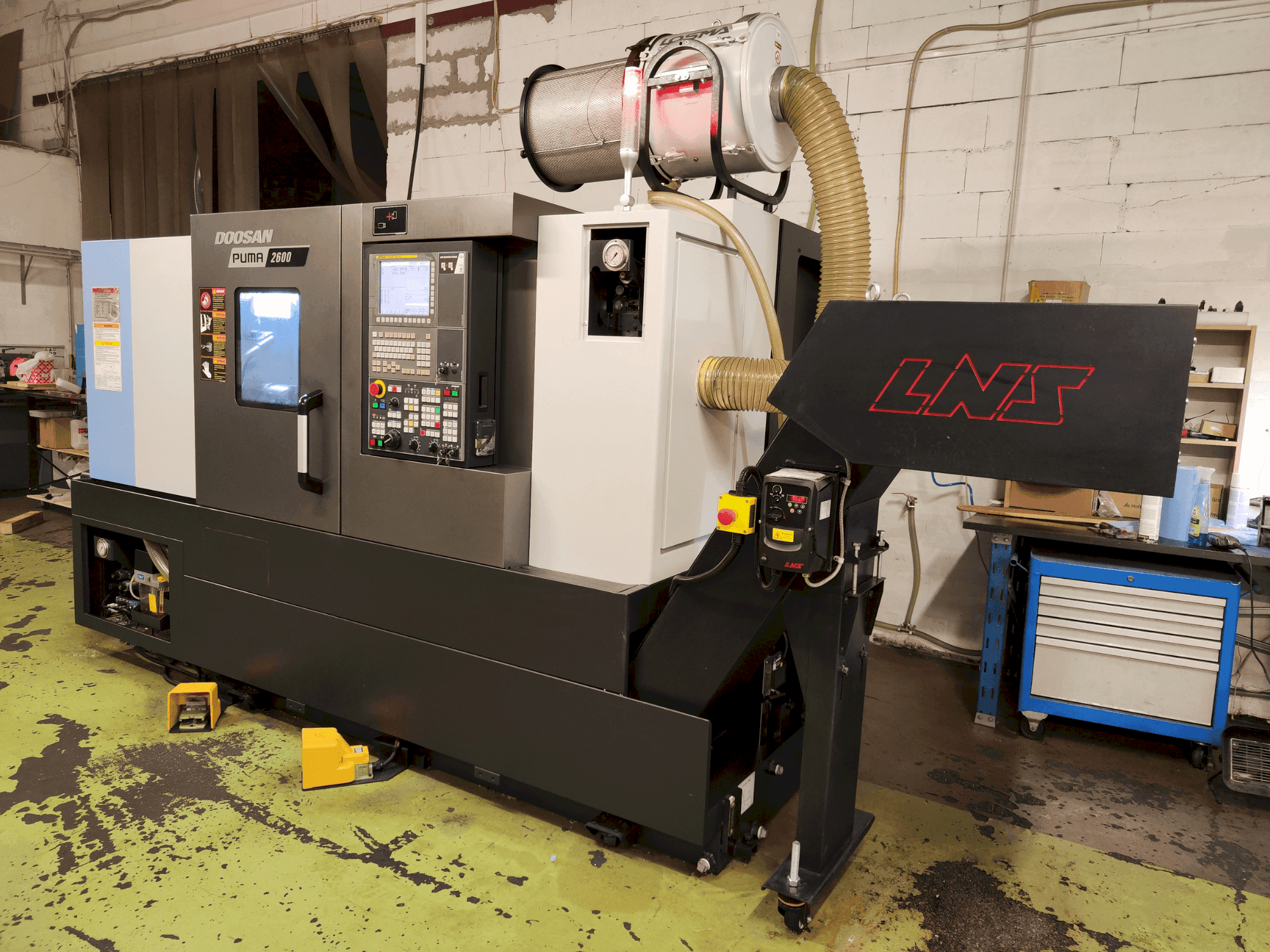 Vooraanzicht van DOOSAN Puma 2600/500 machine
