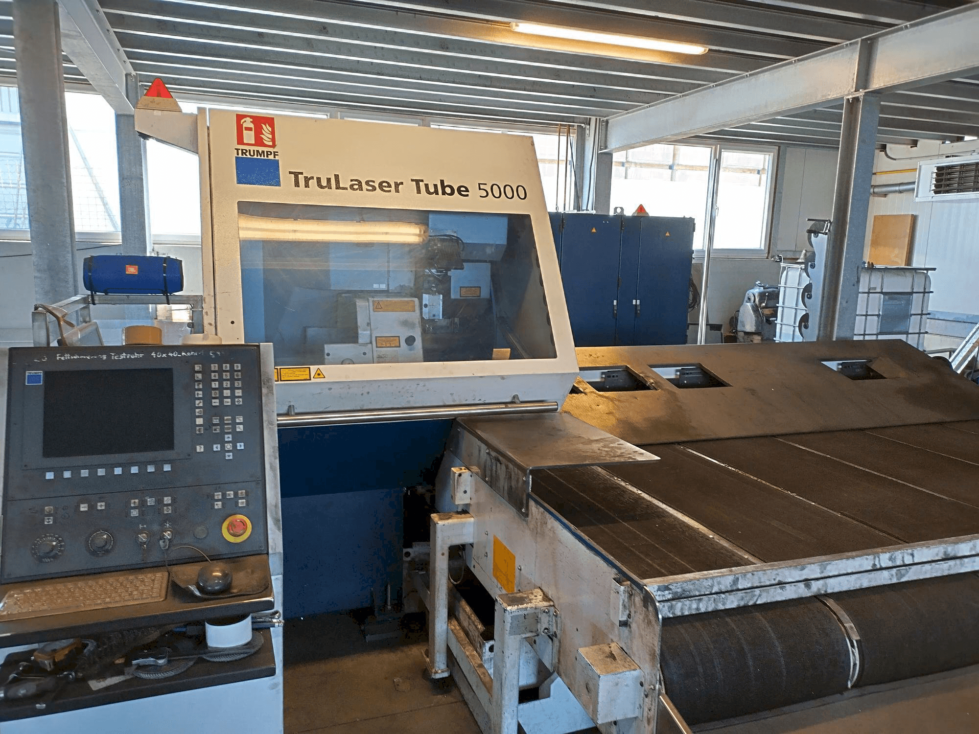 Vooraanzicht van Trumpf TruLaser Tube 5000 machine