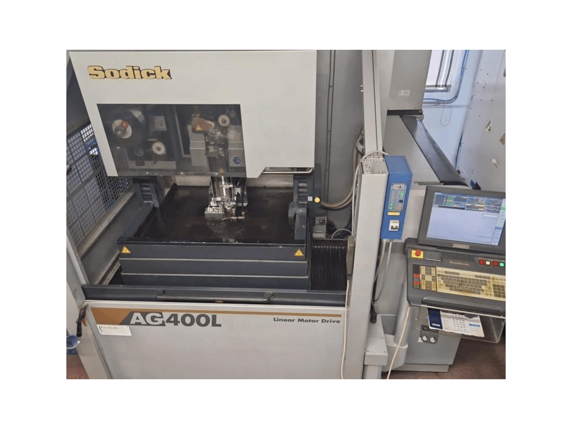 Vooraanzicht van Sodick AG400L machine