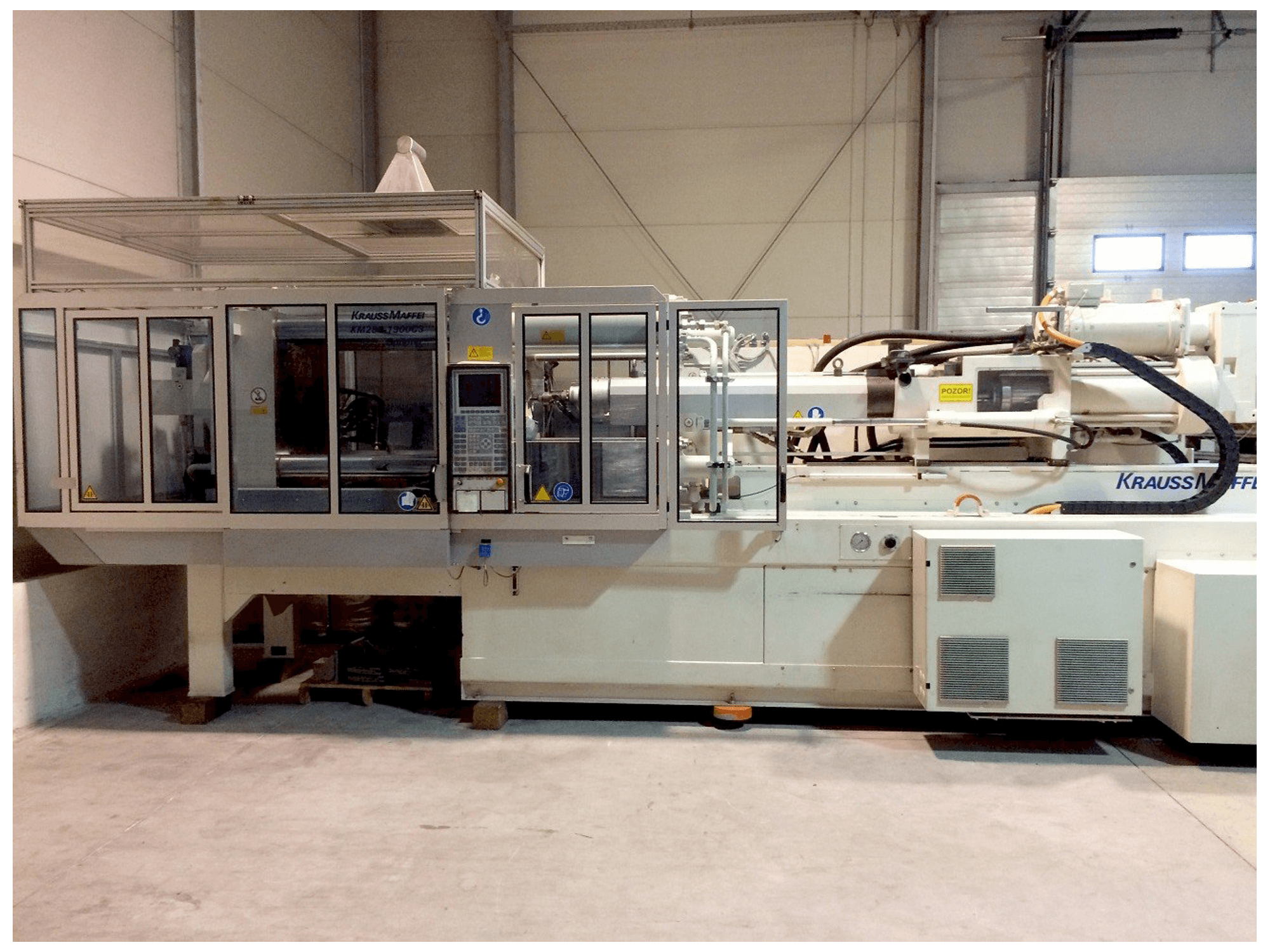 Vooraanzicht van Krauss Maffei KM 280-1900 C3 machine