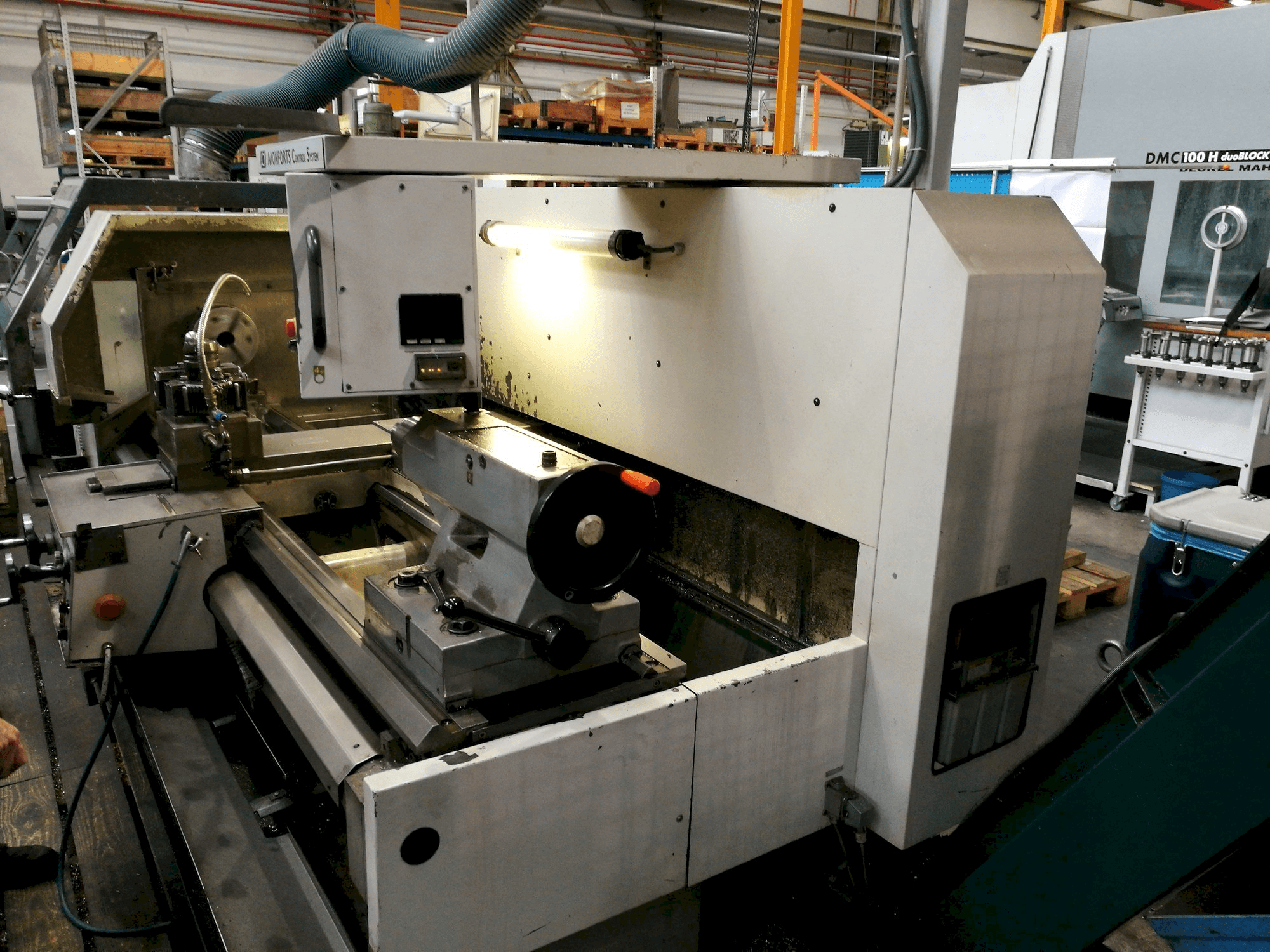 Vooraanzicht van Monforts KNC 6 machine