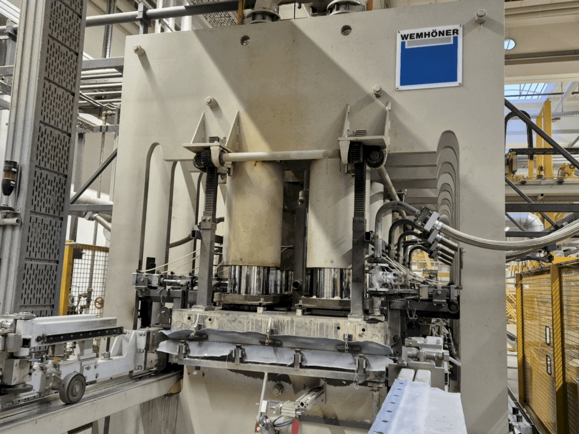 Vooraanzicht van WEMHÖNER KT-F-1E machine