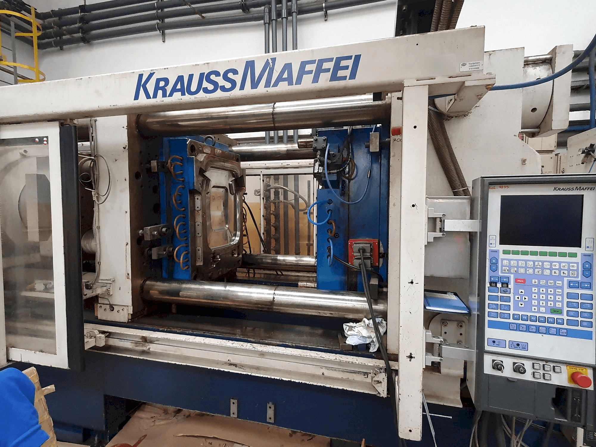 Vooraanzicht van Krauss Maffei 800-4350 BM (1996) machine