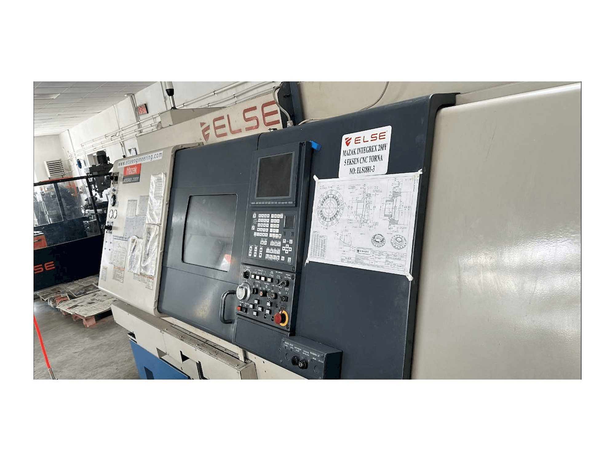 Vooraanzicht van Mazak Integrex 200Y machine