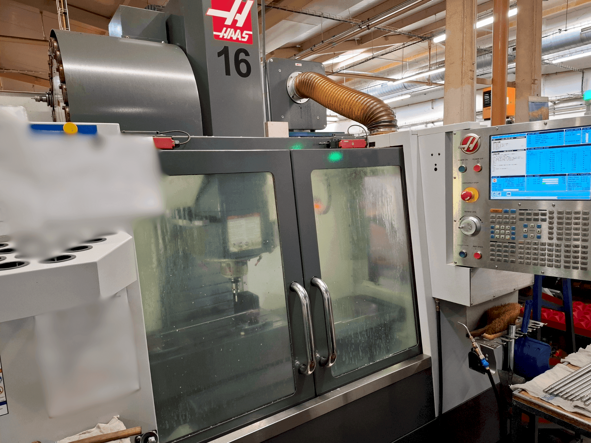 Vooraanzicht van HAAS VF-2SS machine