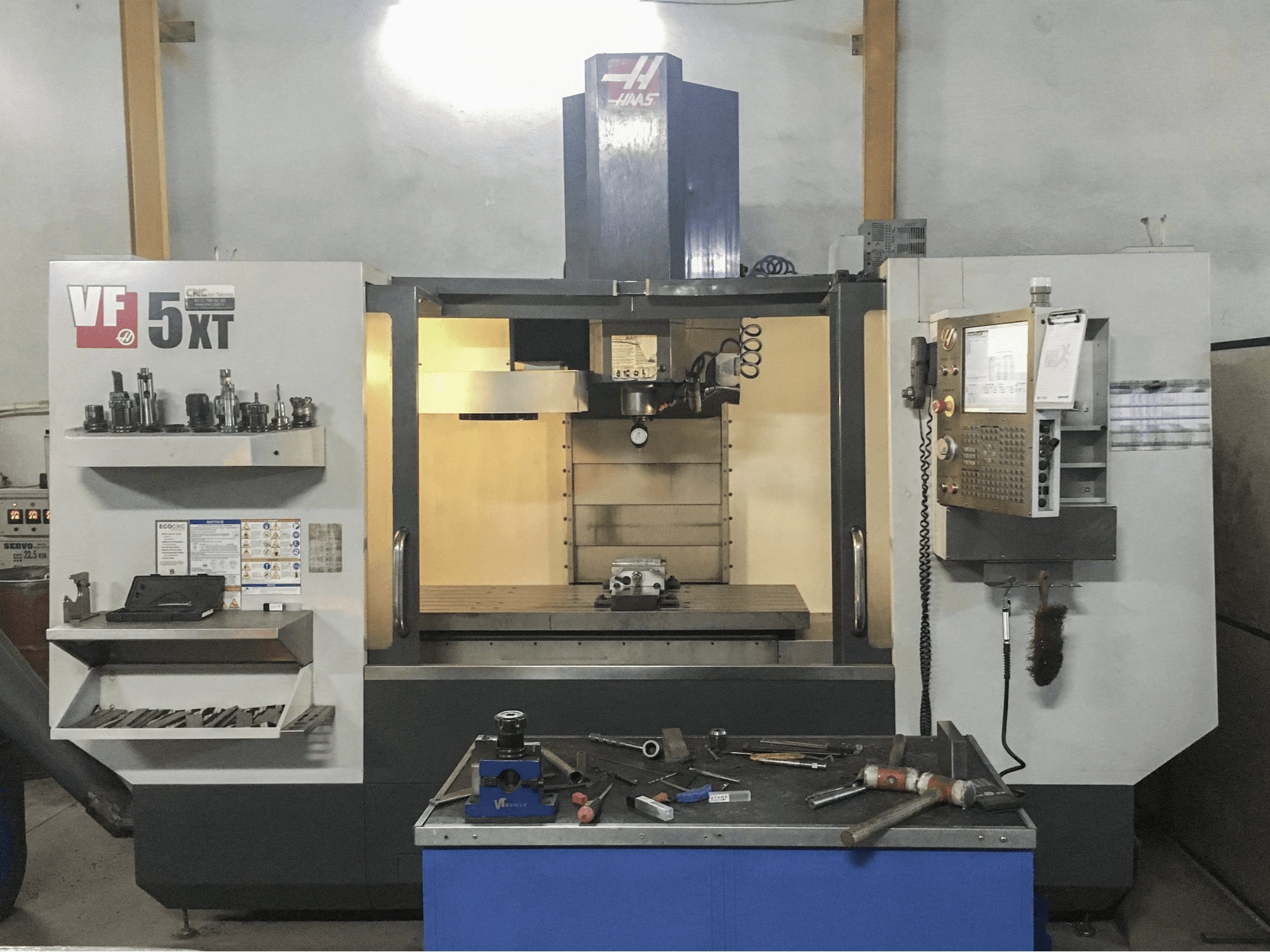 Vooraanzicht van HAAS VF-5/40XT machine
