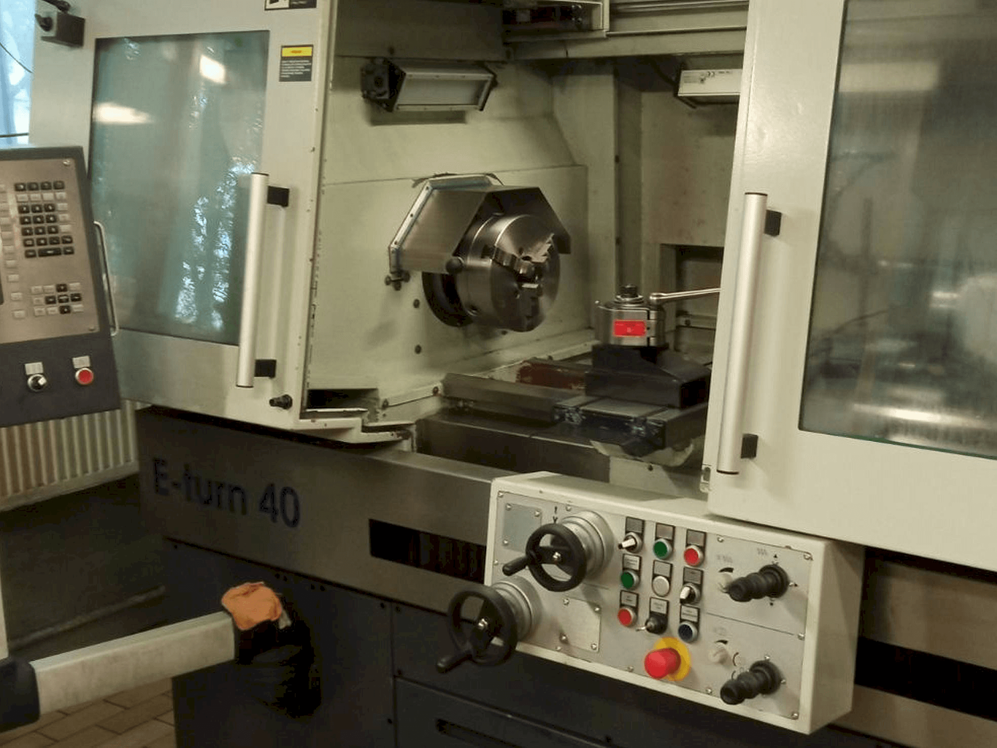 Vooraanzicht van Avia E-turn 40 machine