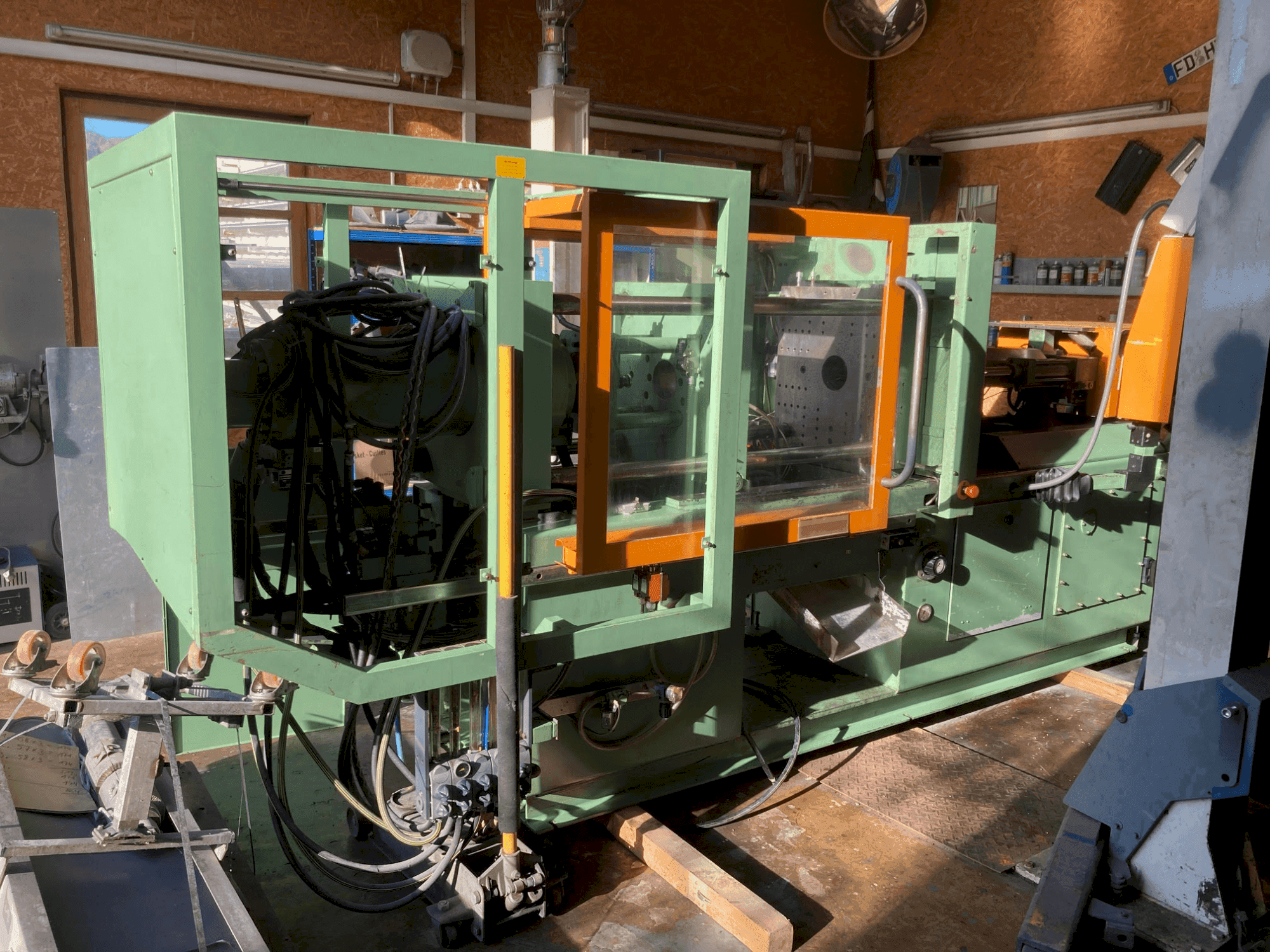 Vooraanzicht van FERROMATIK K75-S machine