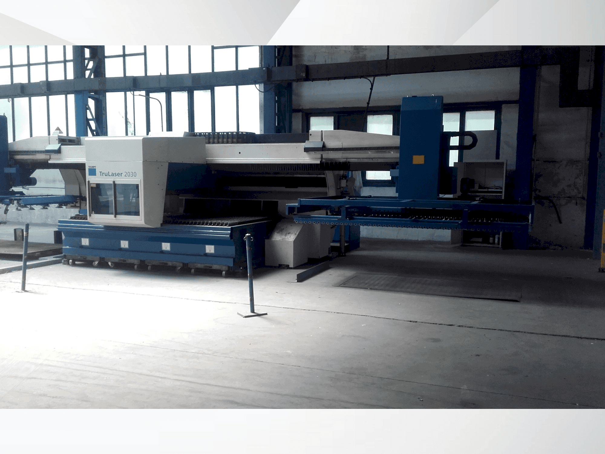 Vooraanzicht van TRUMPF TruLaser 2030 machine