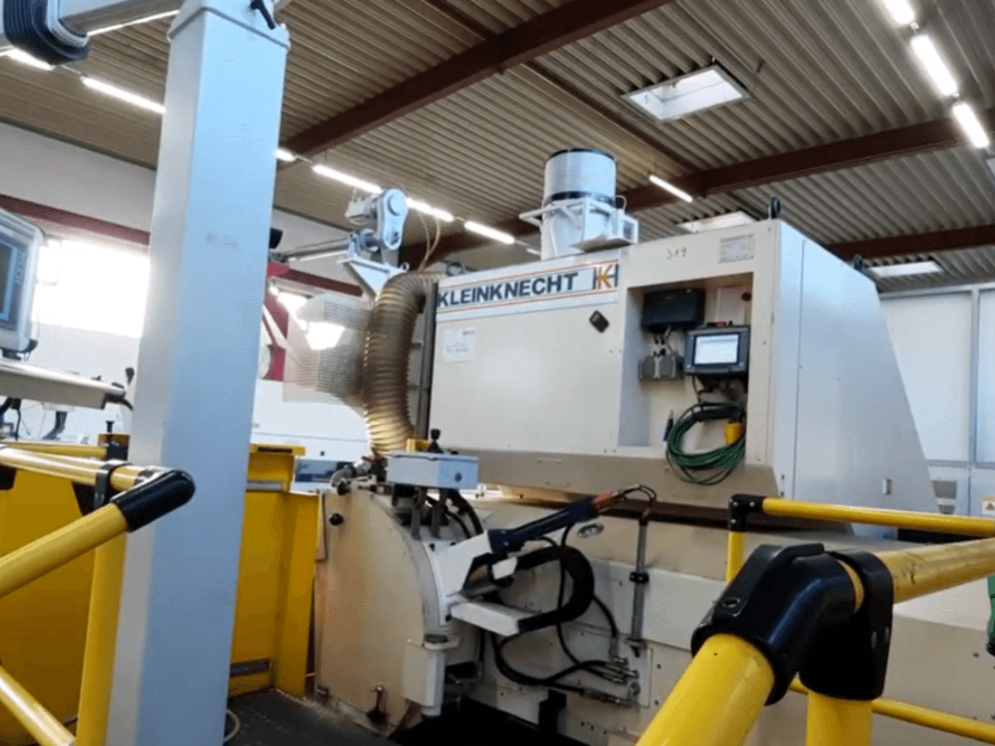 Rondslijpmachine WALDRICH KLEINKNECHT WS III C 6.00 X 5000, afgebeeld in zijaanzicht, met bedieningspaneel en afzuigsysteem.