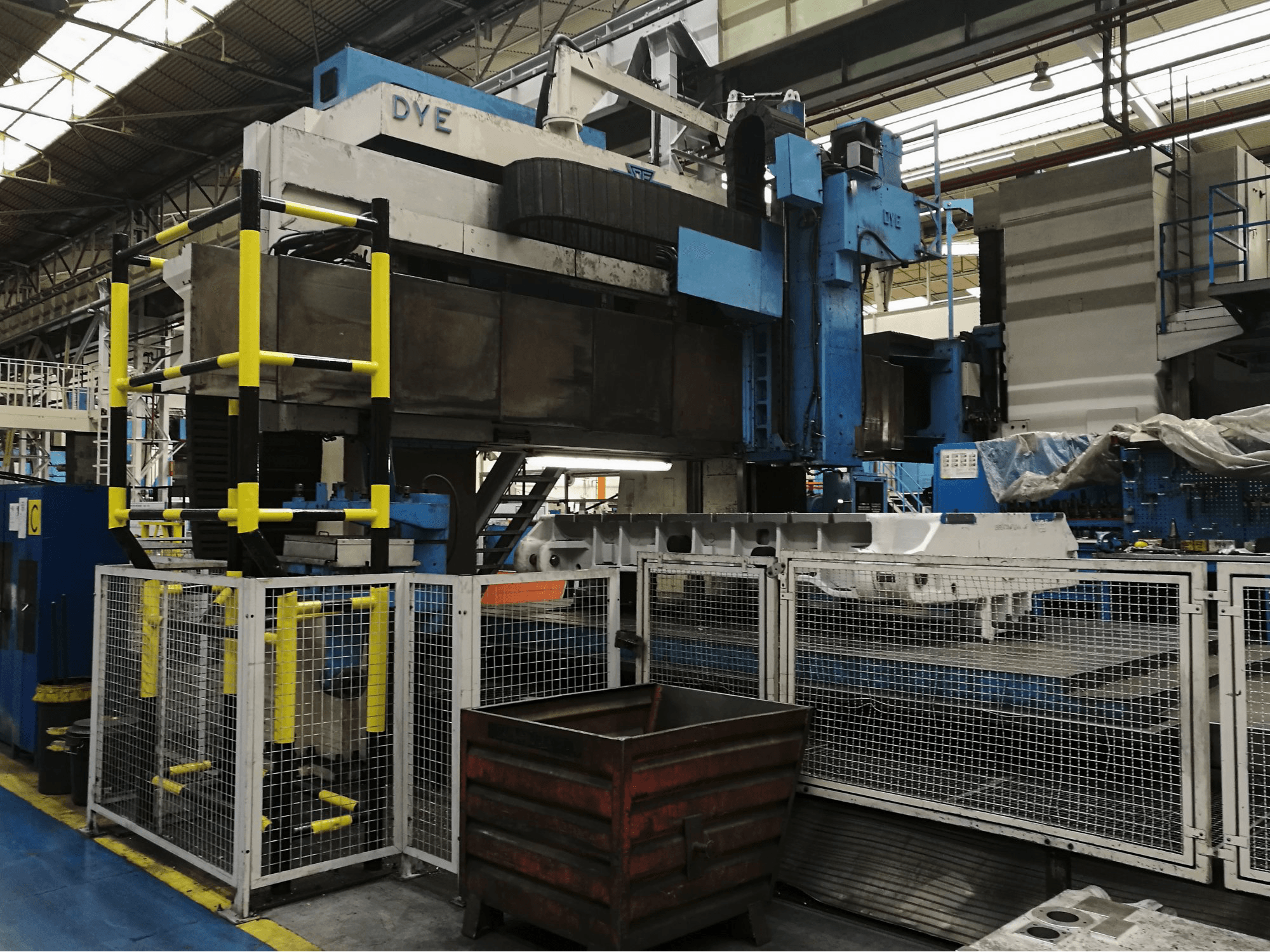 Links zicht van DYE FPF-4-N/C machine