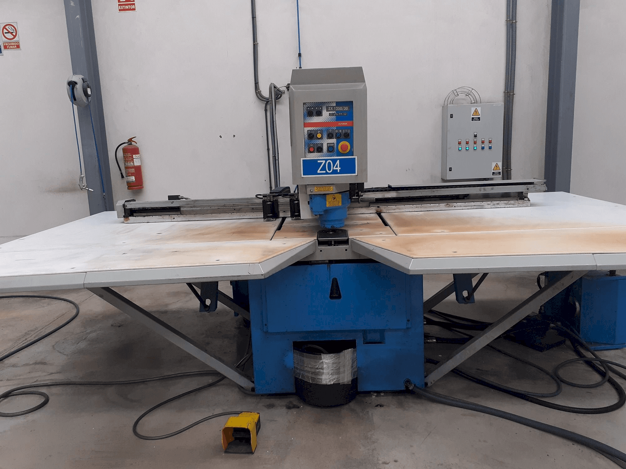 Vooraanzicht van Euromac ZX125-30 machine