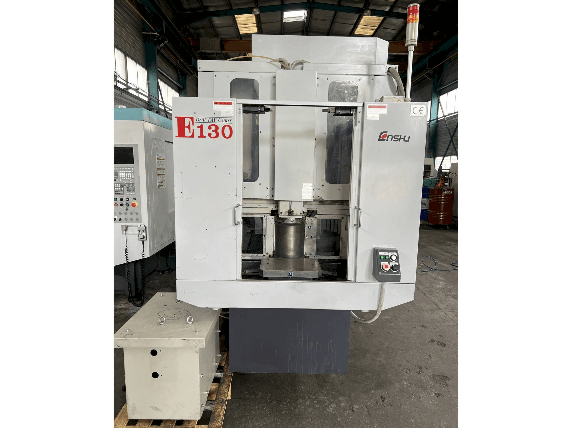 Vooraanzicht van Enshu E130 machine