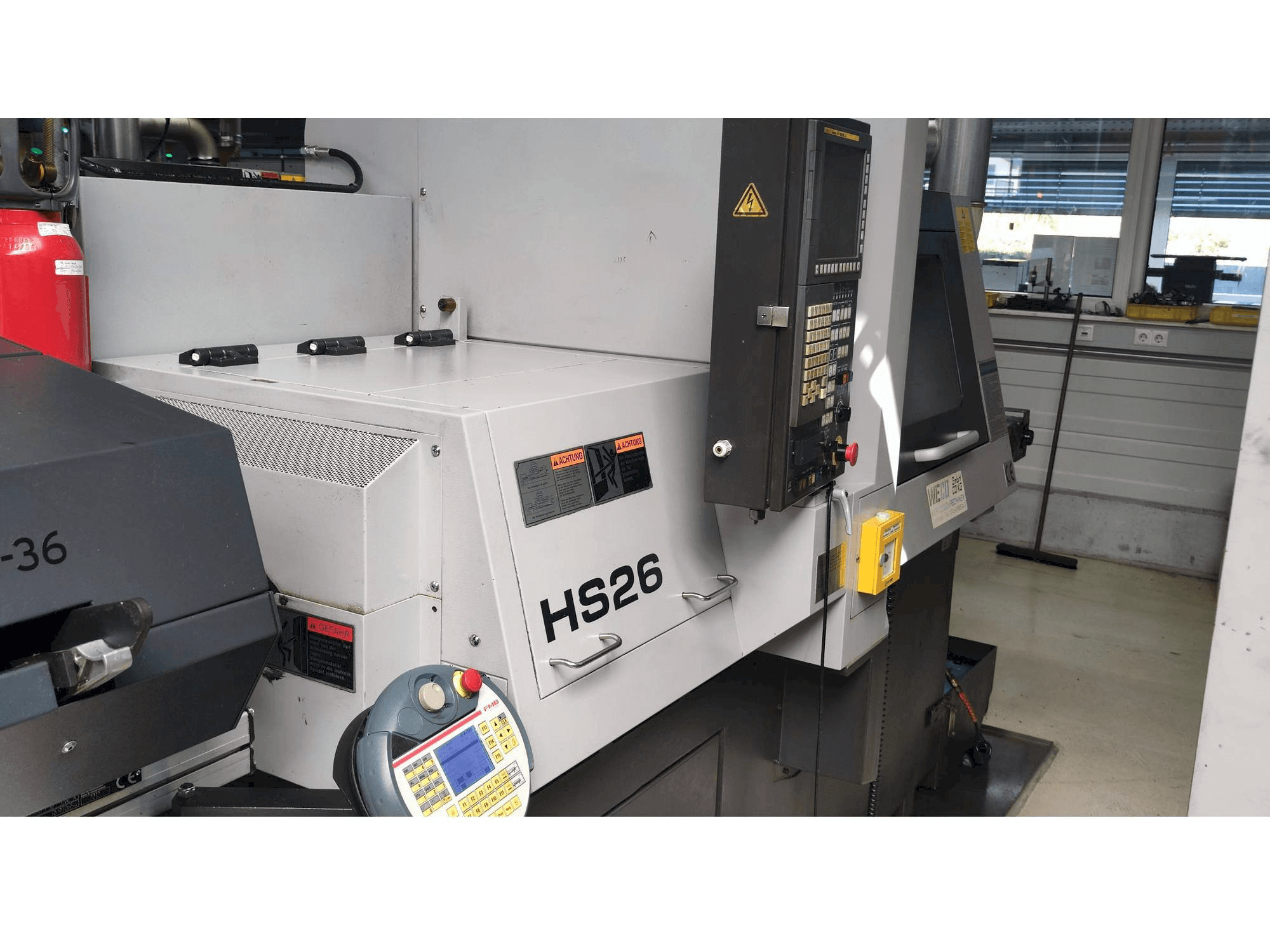 Linkerzijdeaanzicht van TSUGAMI HS26 machine