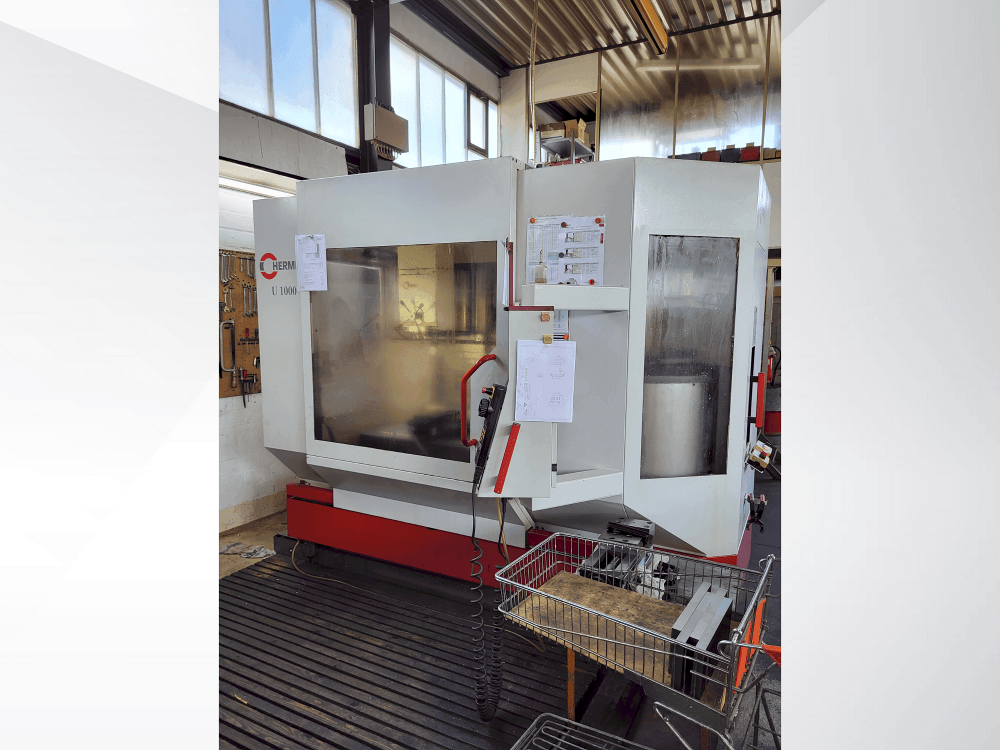 Vooraanzicht van HERMLE U1000T machine